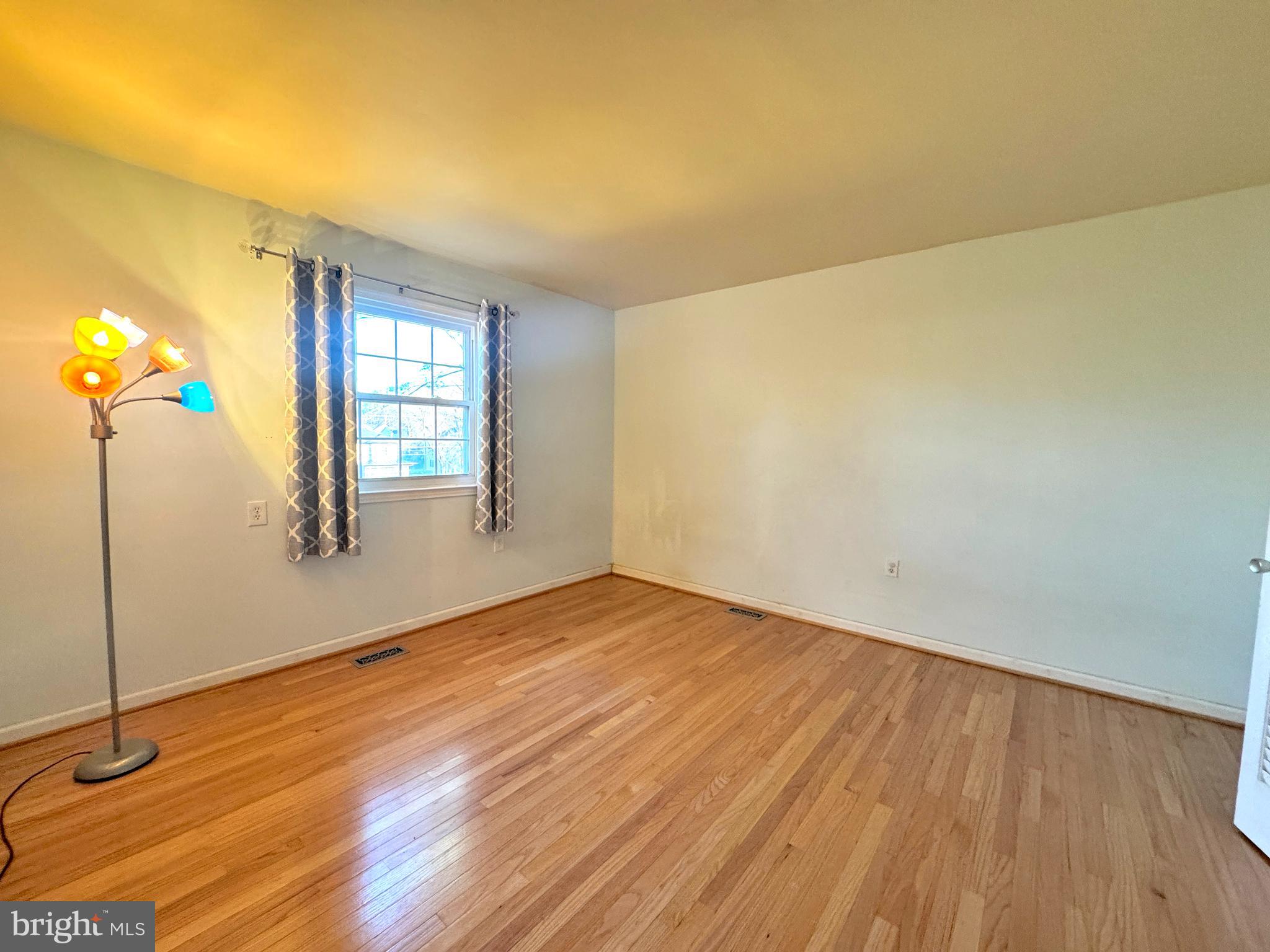 TOWNES OF MOOREFIELD - Residential Lease