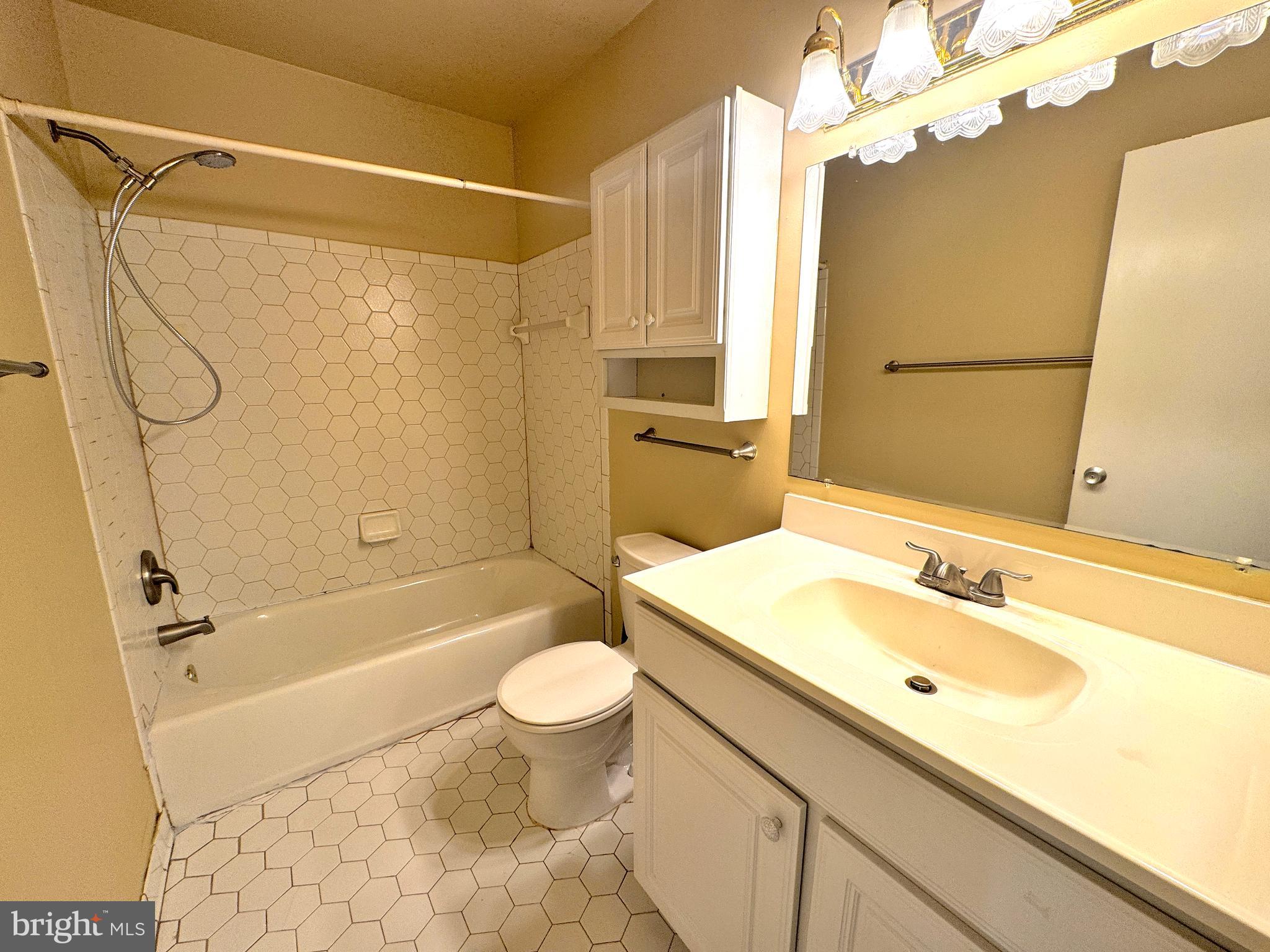 TOWNES OF MOOREFIELD - Residential Lease