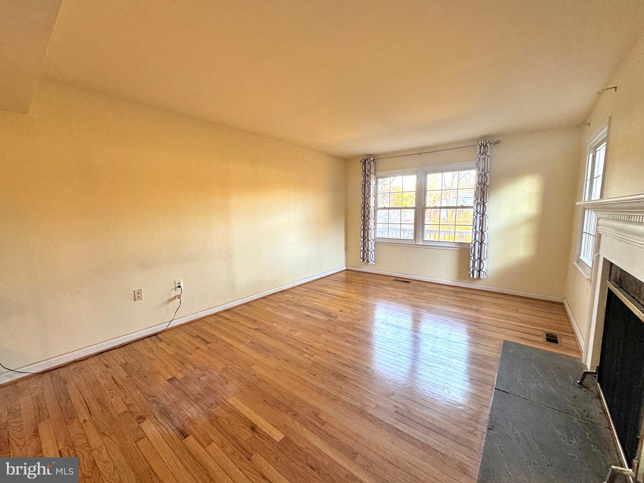 TOWNES OF MOOREFIELD - Residential Lease