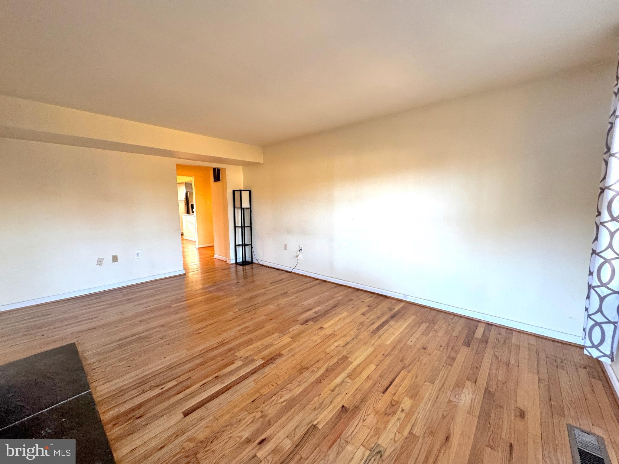 TOWNES OF MOOREFIELD - Residential Lease