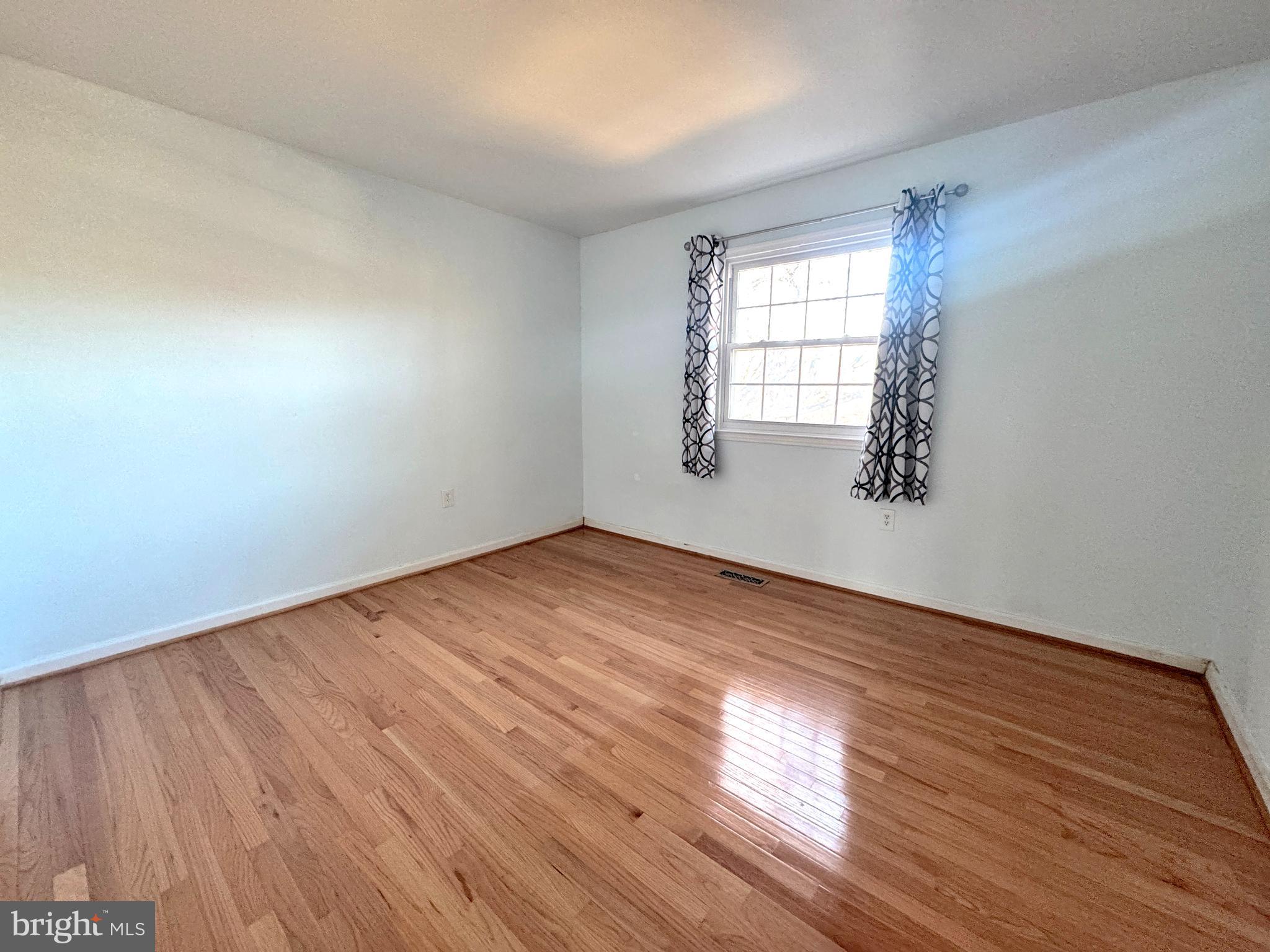 TOWNES OF MOOREFIELD - Residential Lease