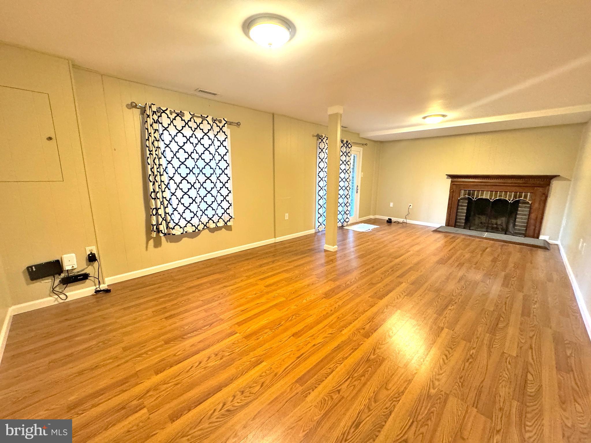 TOWNES OF MOOREFIELD - Residential Lease