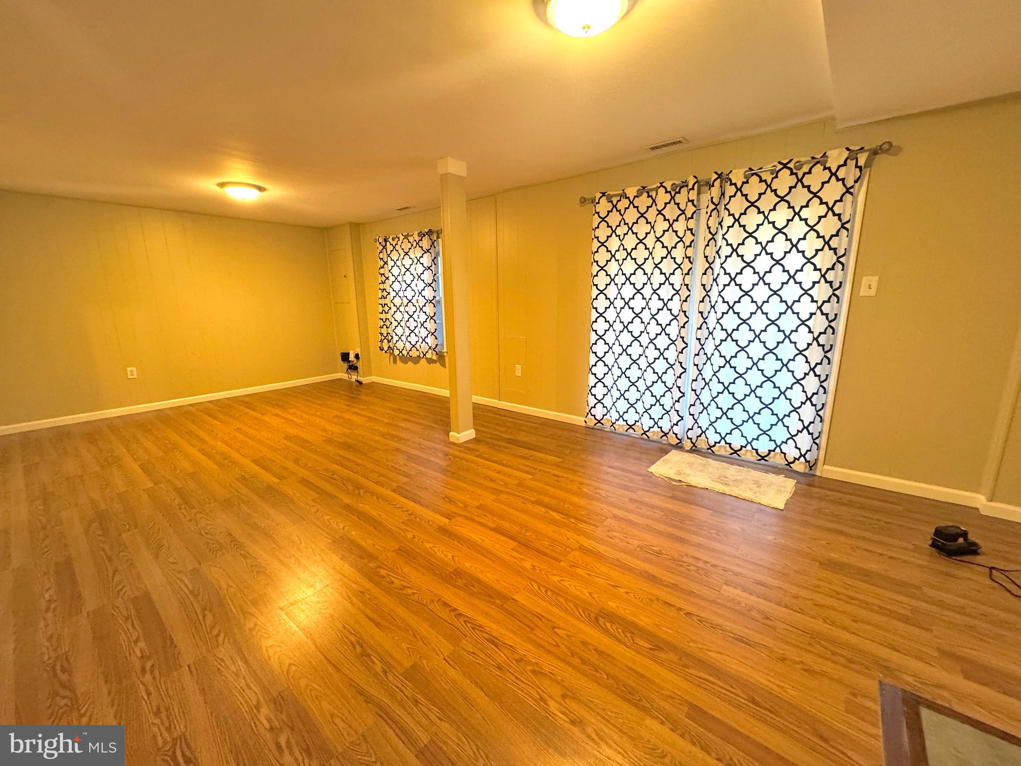 TOWNES OF MOOREFIELD - Residential Lease