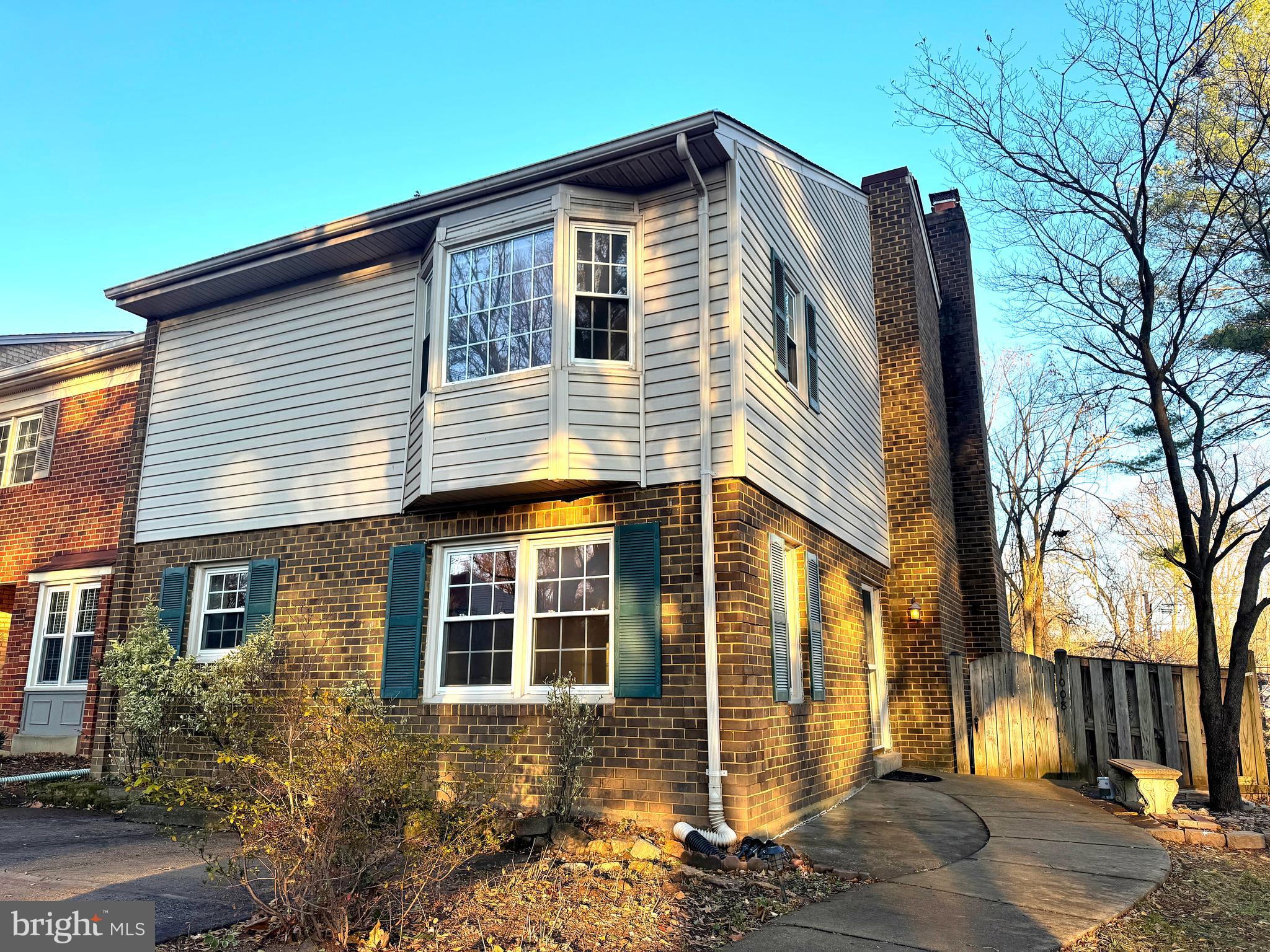 TOWNES OF MOOREFIELD - Residential Lease