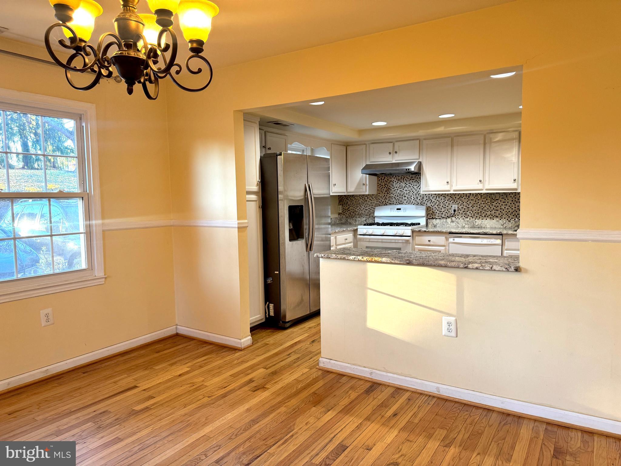 TOWNES OF MOOREFIELD - Residential Lease