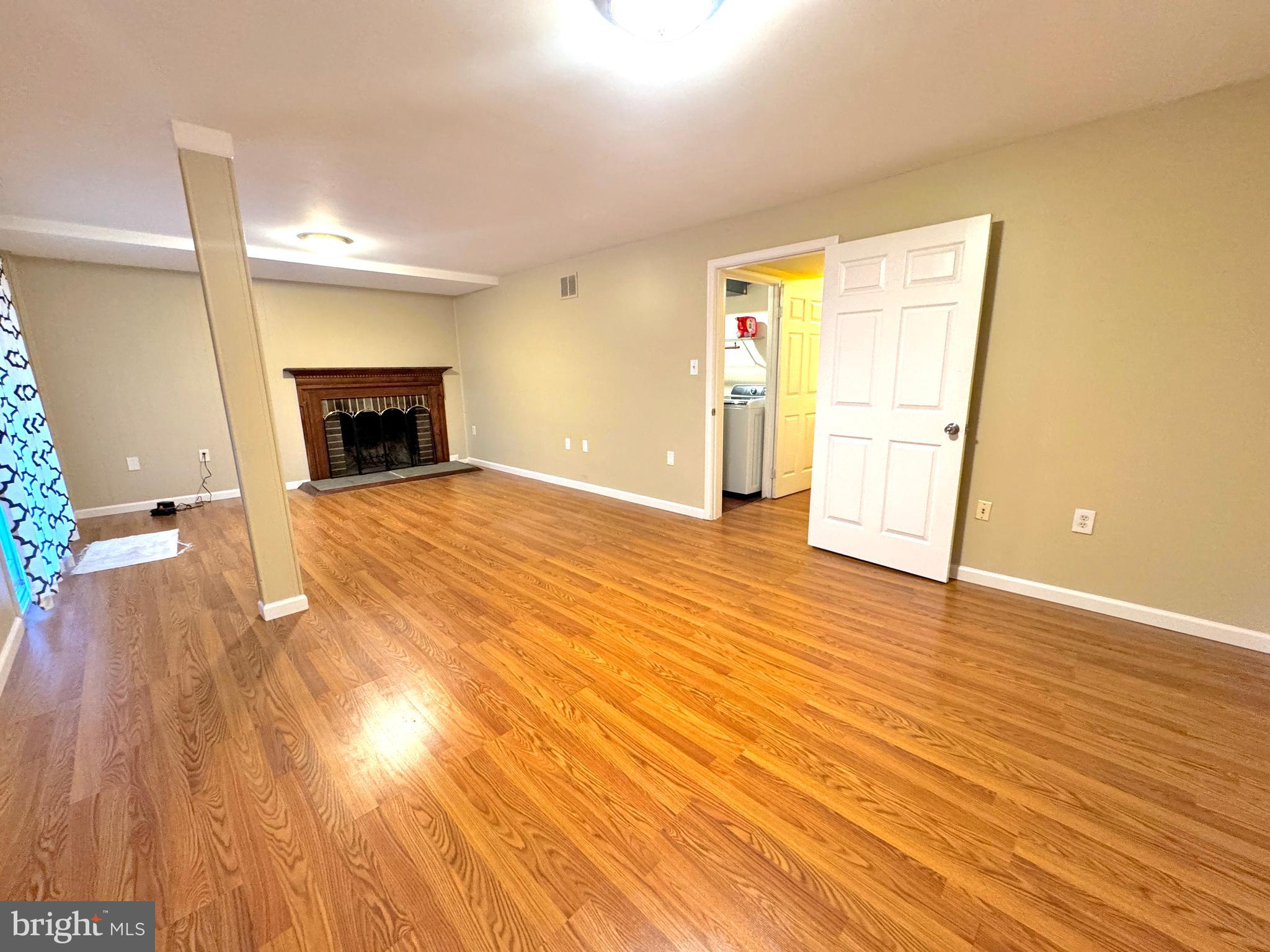 TOWNES OF MOOREFIELD - Residential Lease