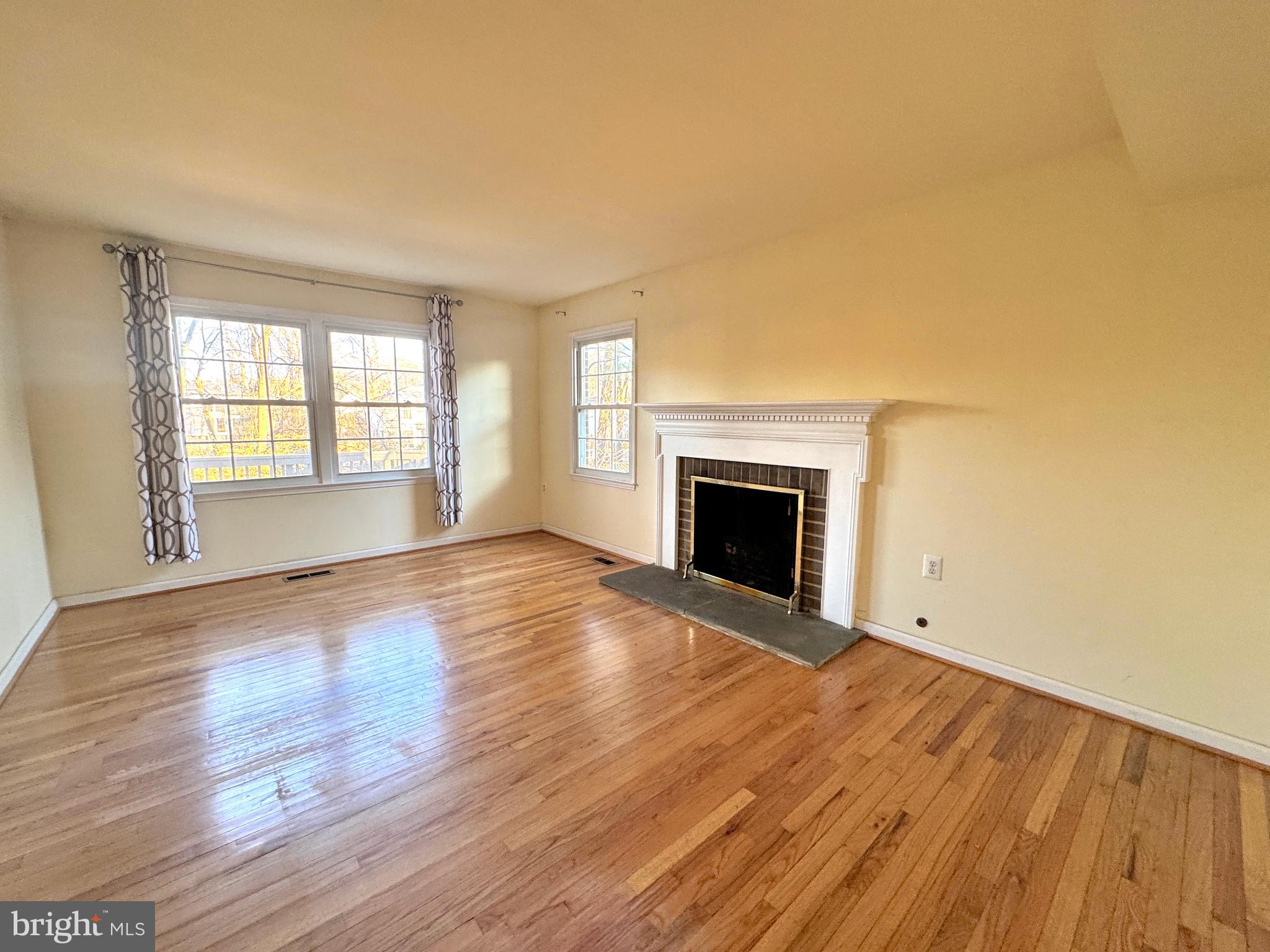 TOWNES OF MOOREFIELD - Residential Lease