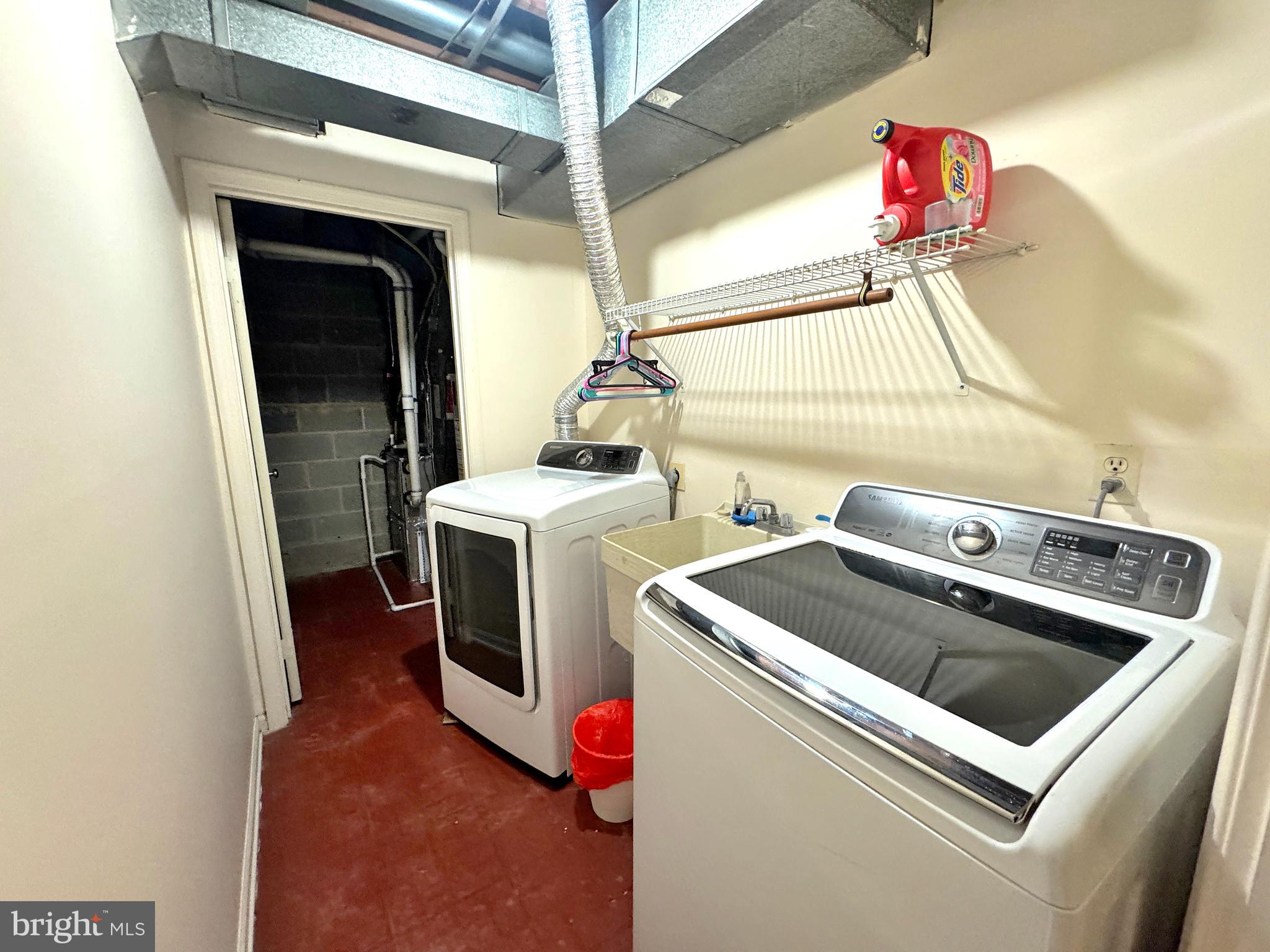 TOWNES OF MOOREFIELD - Residential Lease