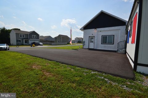 111 KISKADEE BUNKER HILL WV 25413