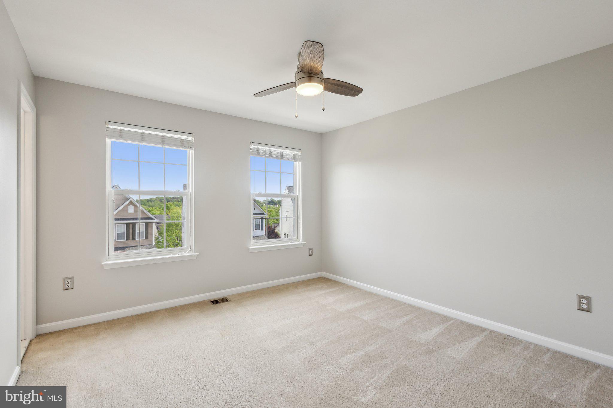 EAGLES POINTE - Residential