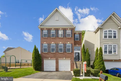 3245 Eagle Ridge Drive, Woodbridge, VA MLS: VAPW2090836