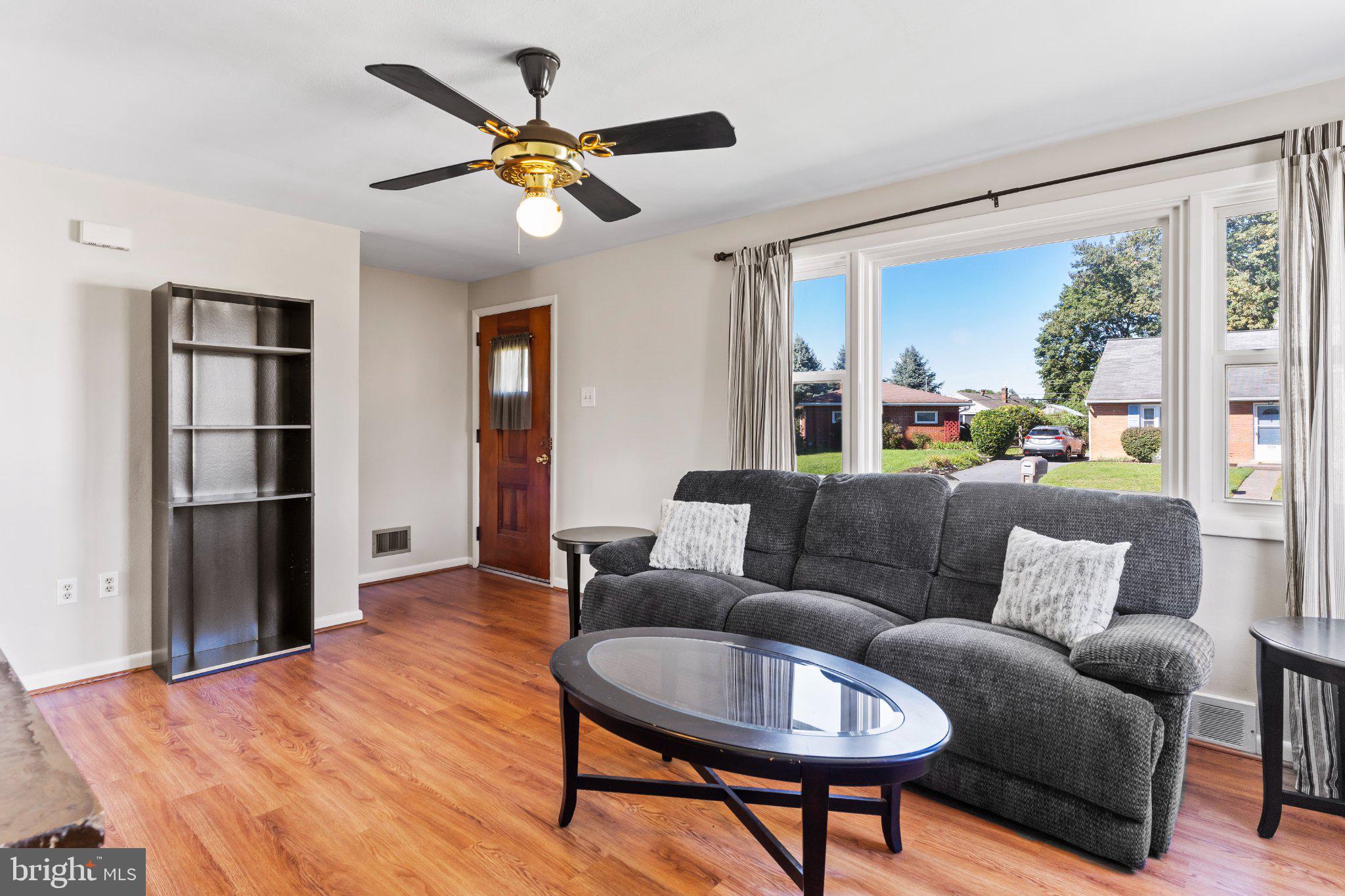 5223 CRESTWOOD DRIVE