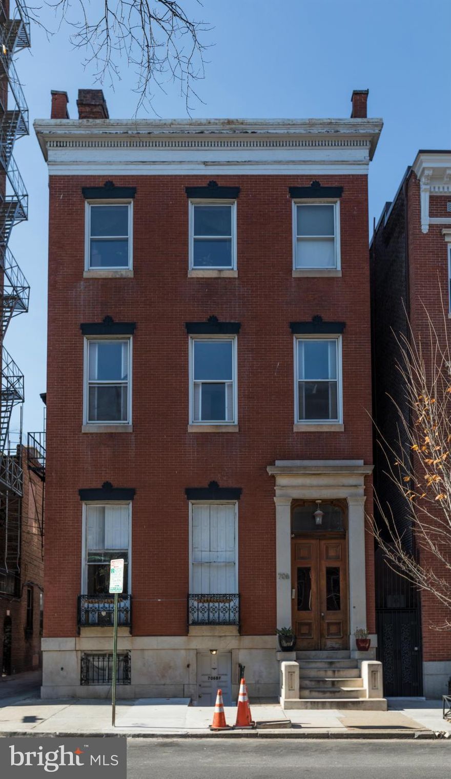 Fantastic 1BR/1BA apartment with high ceilings located in the heart of Mt. Vernon. Close to everything ! Convenient to Maryland Universities, shopping, restaurants, Baltimore's Central Business District, Penn Station, and much more. Coin operated laundry on-site. Listed for $875/month, 18 month minimum lease.  Renter's insurance required. Credit and background check required. Move in ready !