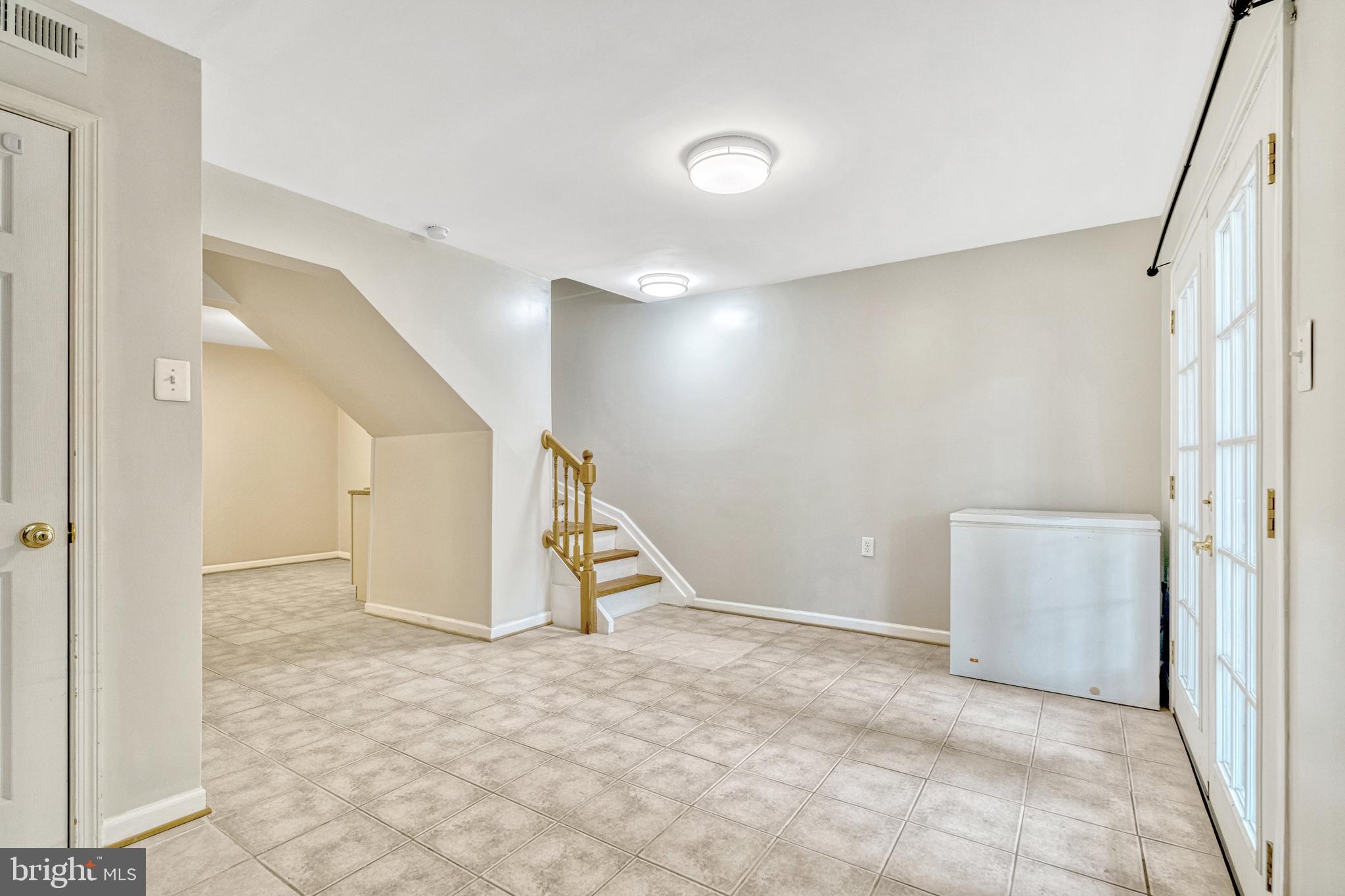 VIRGINIA KNOLLS - Residential