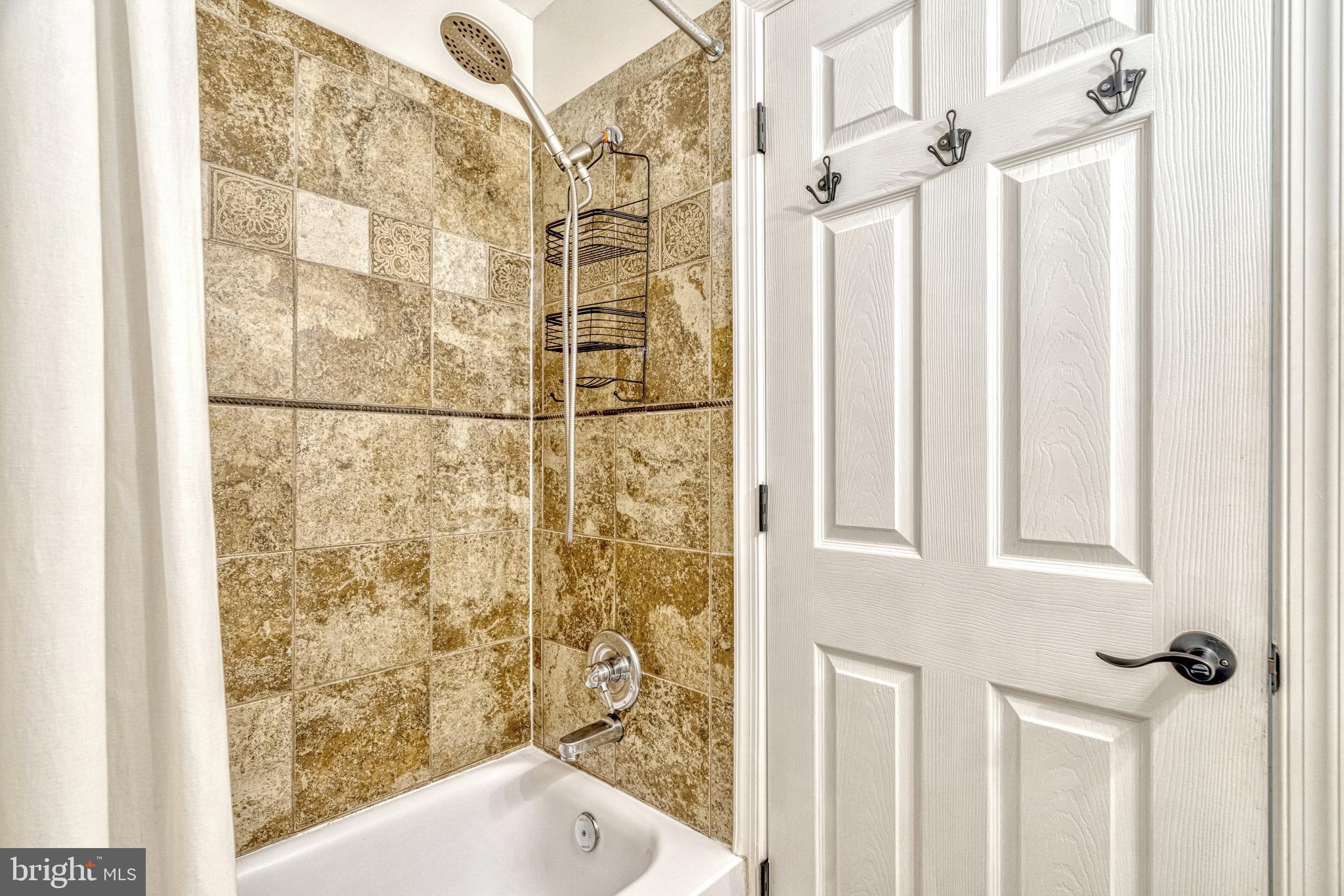 VIRGINIA KNOLLS - Residential