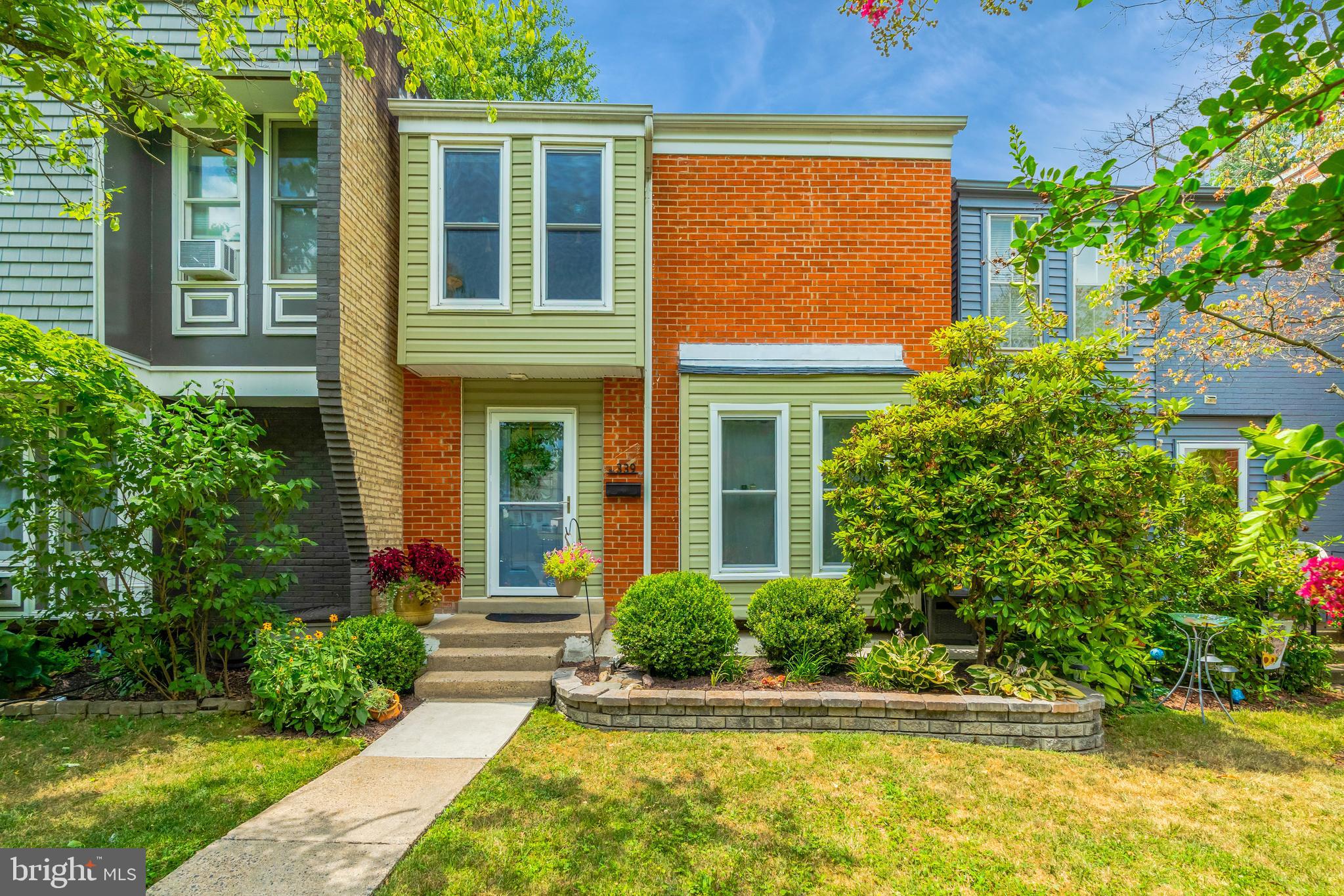 VIRGINIA KNOLLS - Residential