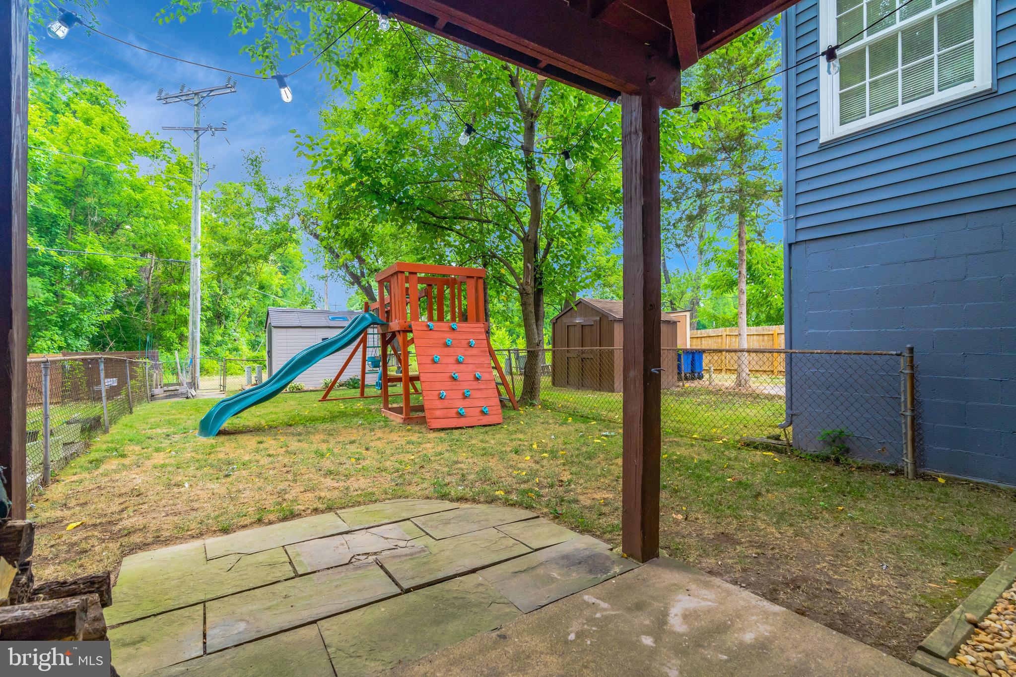 VIRGINIA KNOLLS - Residential