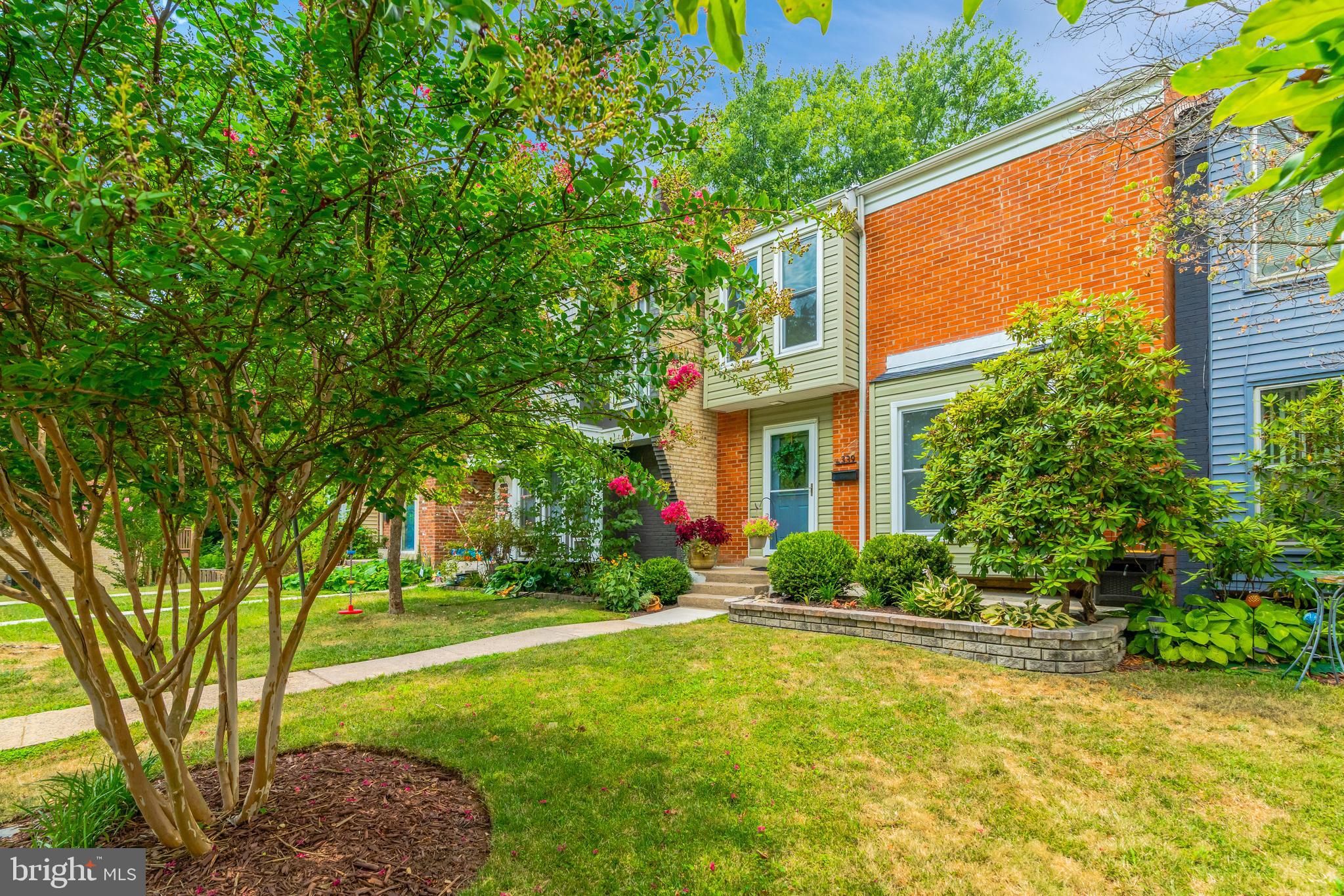 VIRGINIA KNOLLS - Residential