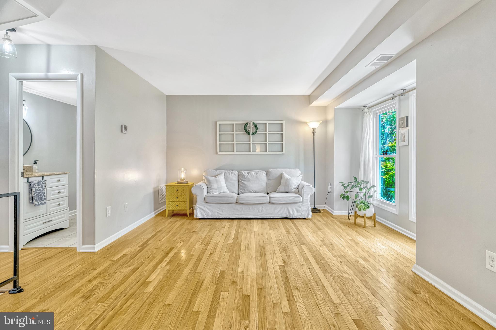 VIRGINIA KNOLLS - Residential