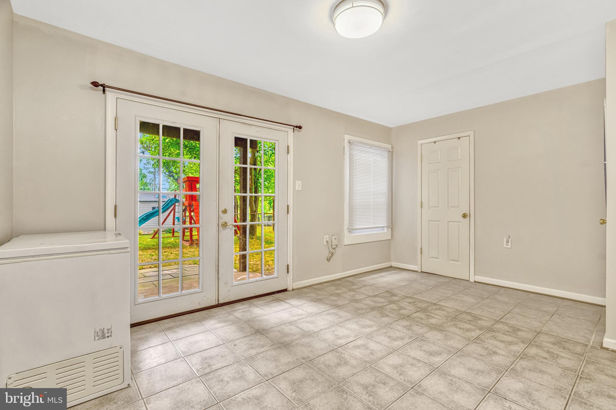 VIRGINIA KNOLLS - Residential