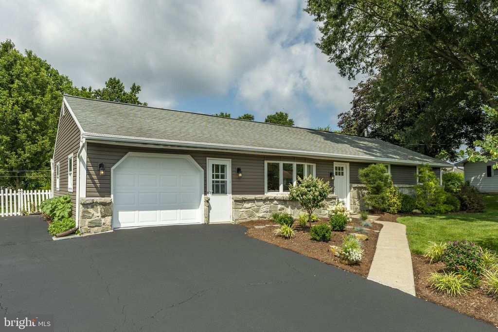 Photo of 104 Hershey Road, LITITZ, PA 17543 (MLS # PALA2073280)