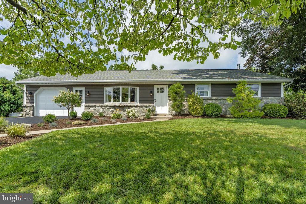 Photo of 104 Hershey Road, LITITZ, PA 17543 (MLS # PALA2073280)