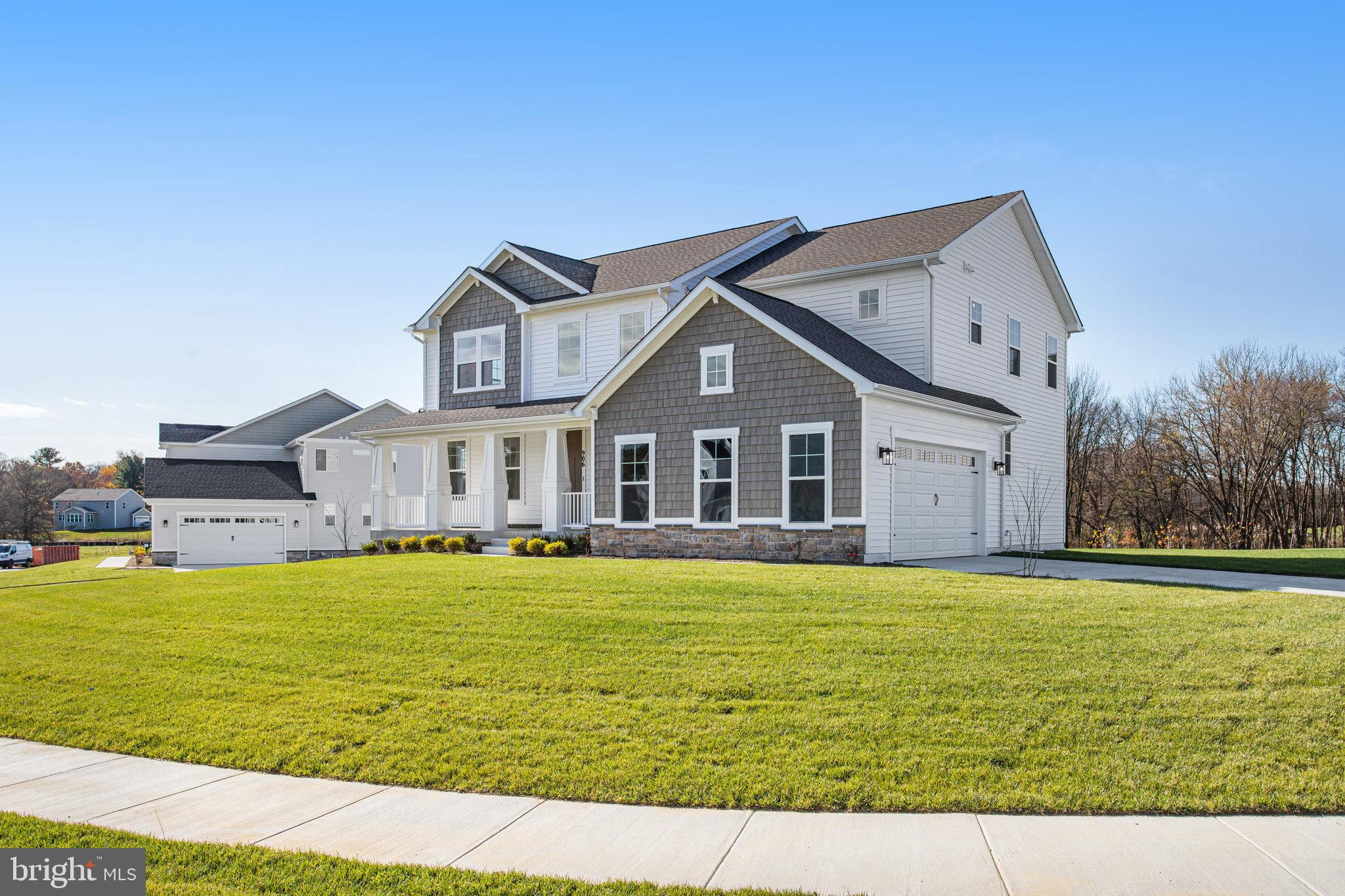 906 HONEYFLOWER DRIVE