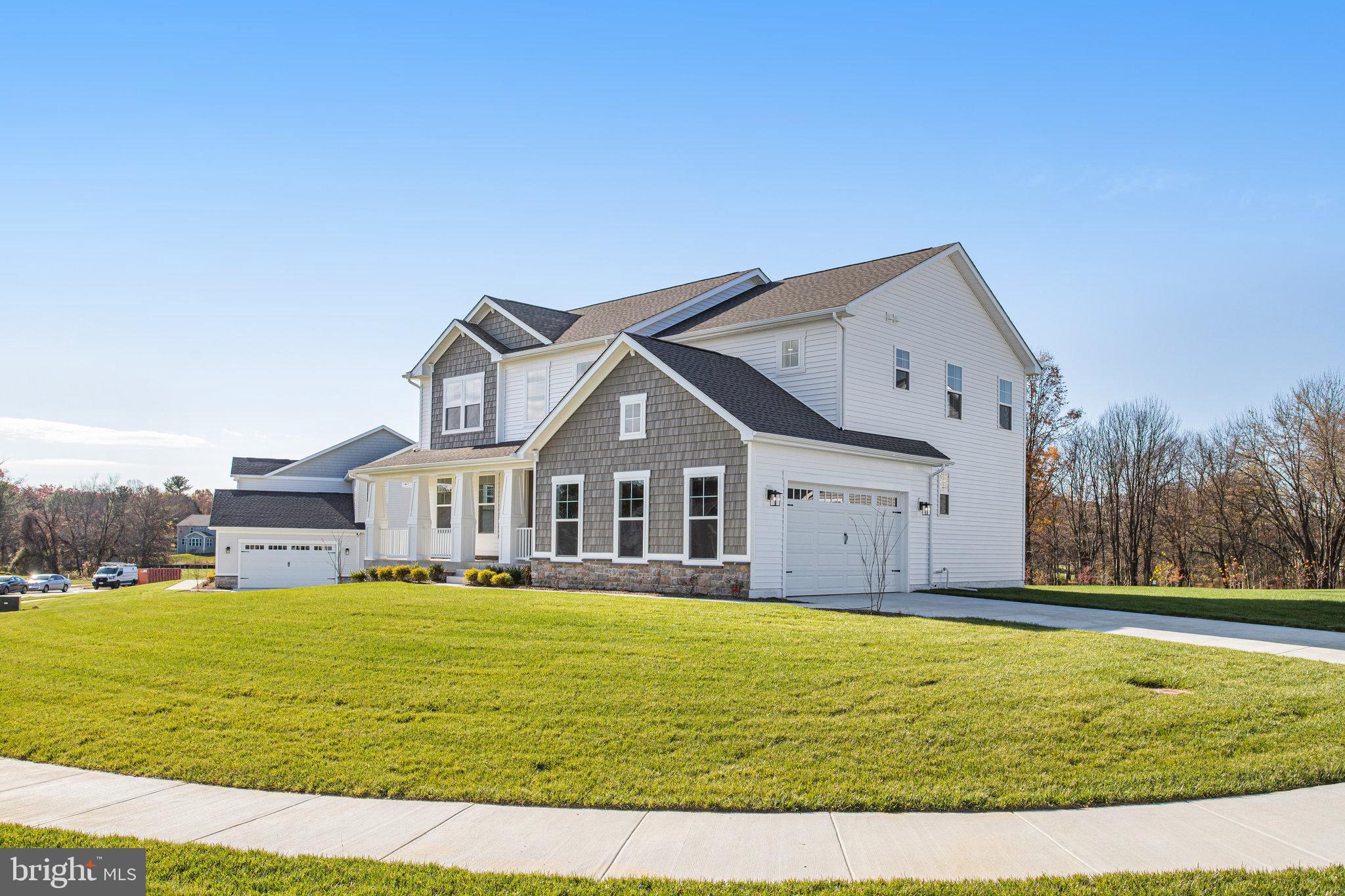 906 HONEYFLOWER DRIVE