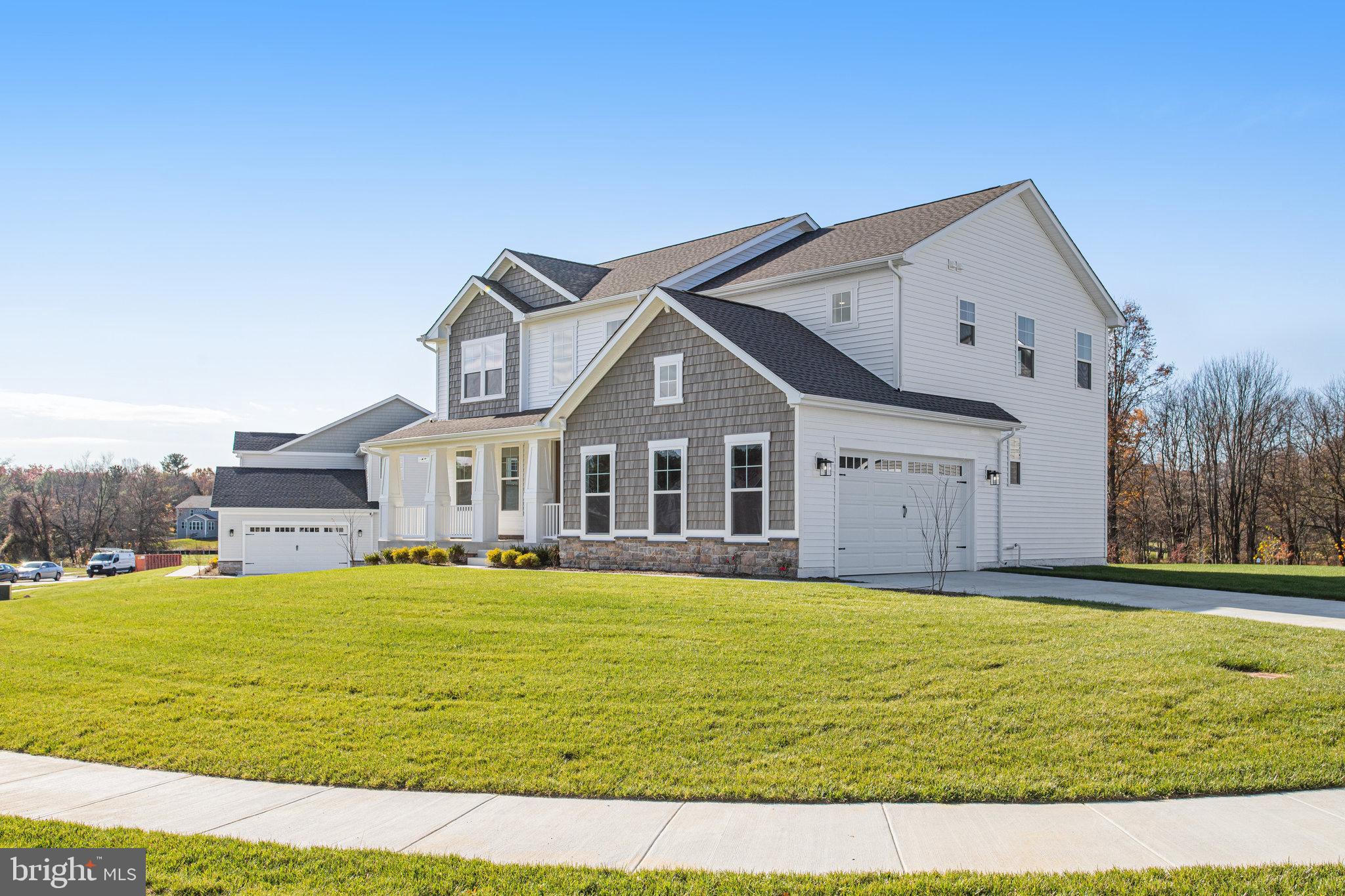 906 HONEYFLOWER DRIVE