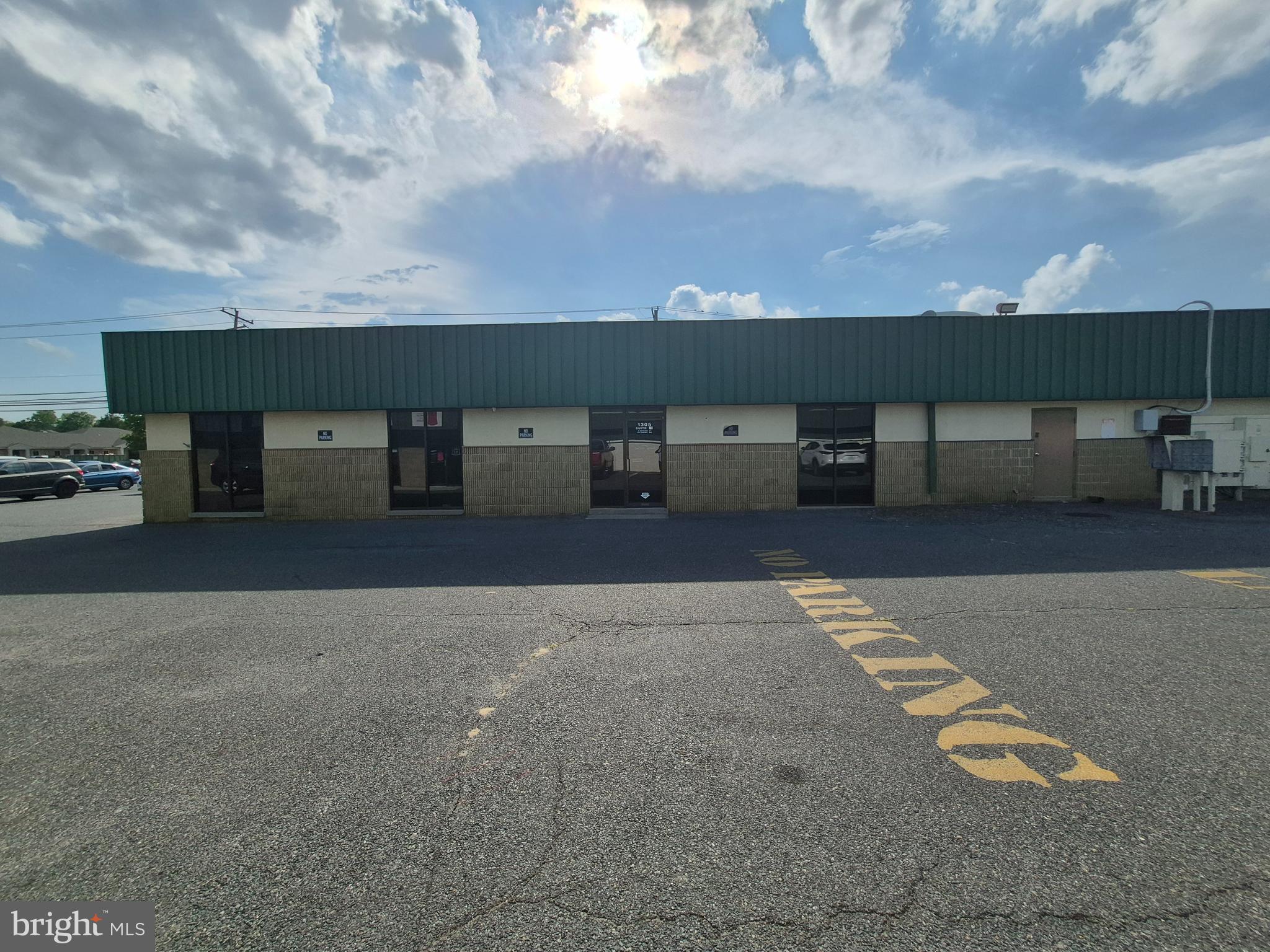 Now available for immediate lease, this versatile commercial space offers an excellent
opportunity for businesses. The property features two private office suites, a spacious open-
floor main area perfect for collaborative workspaces or customer-facing operations, and one
bathroom. The tenant is responsible for all utilities and gets billed monthly for electricity and
quarterly for water and sewer.
This is an ideal location for office, retail, or service-oriented businesses looking to establish a
strong presence in Salisbury’s growing commercial corridor.