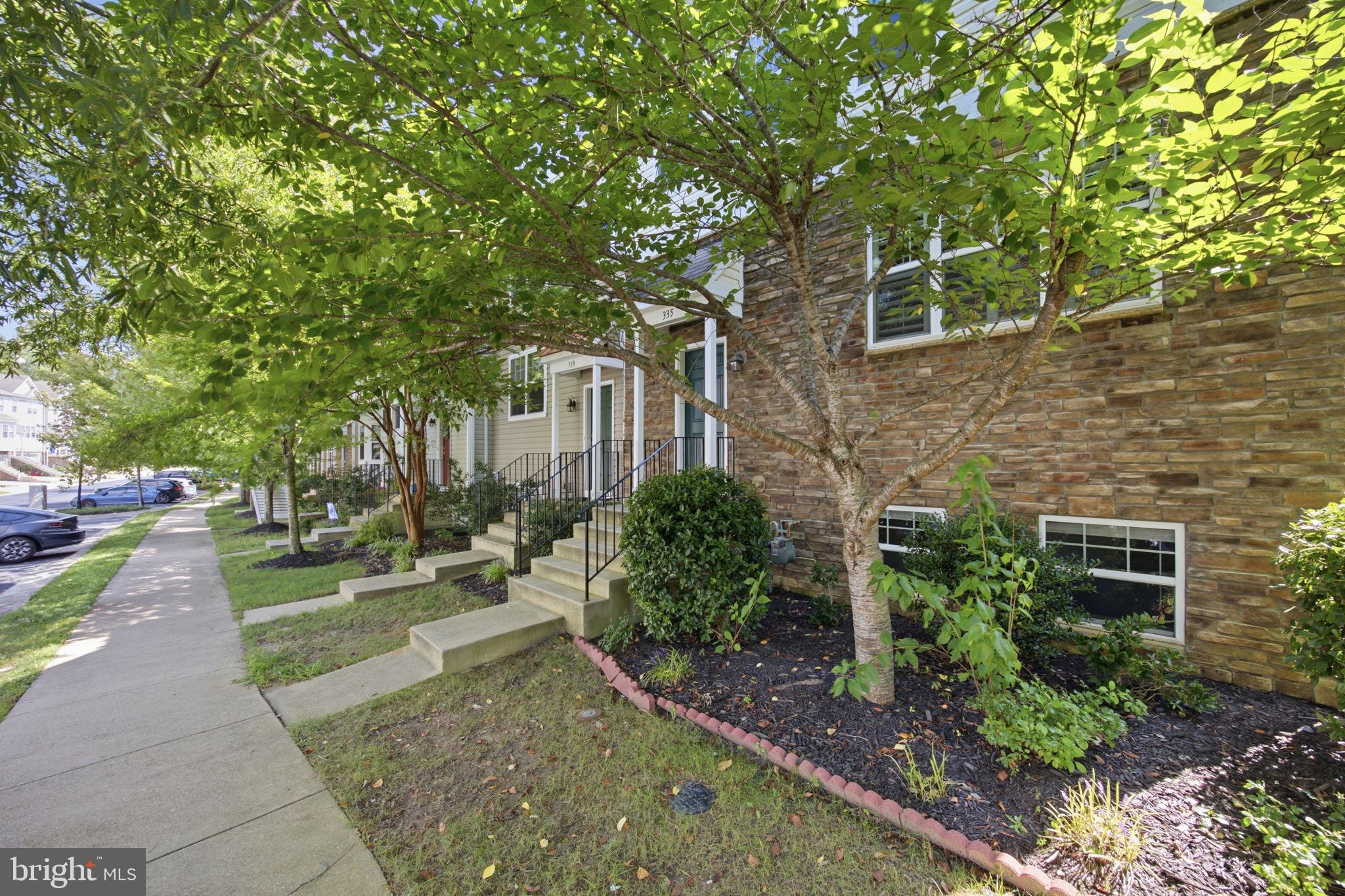 335 ENGLISH OAK LANE