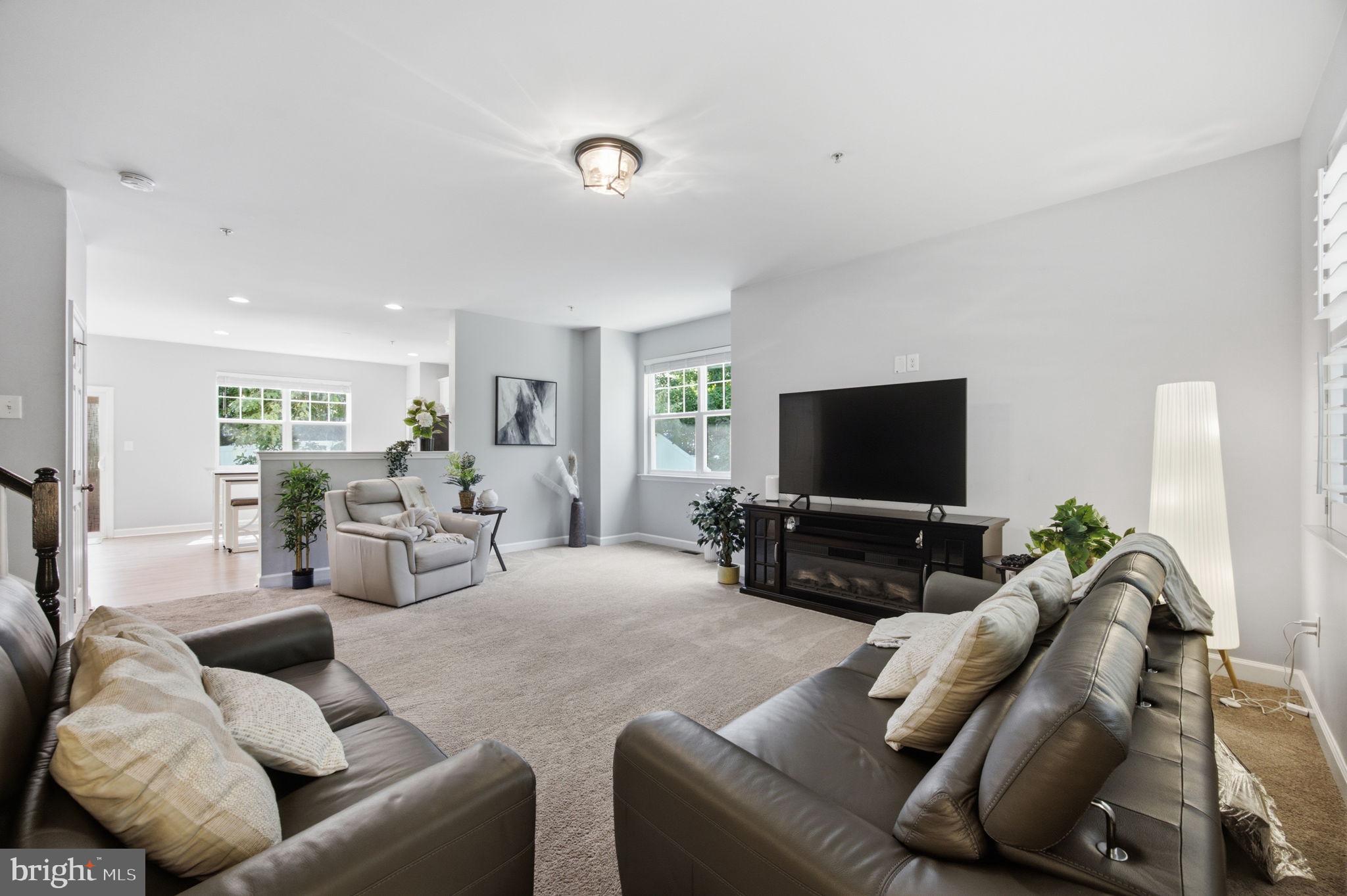 335 ENGLISH OAK LANE