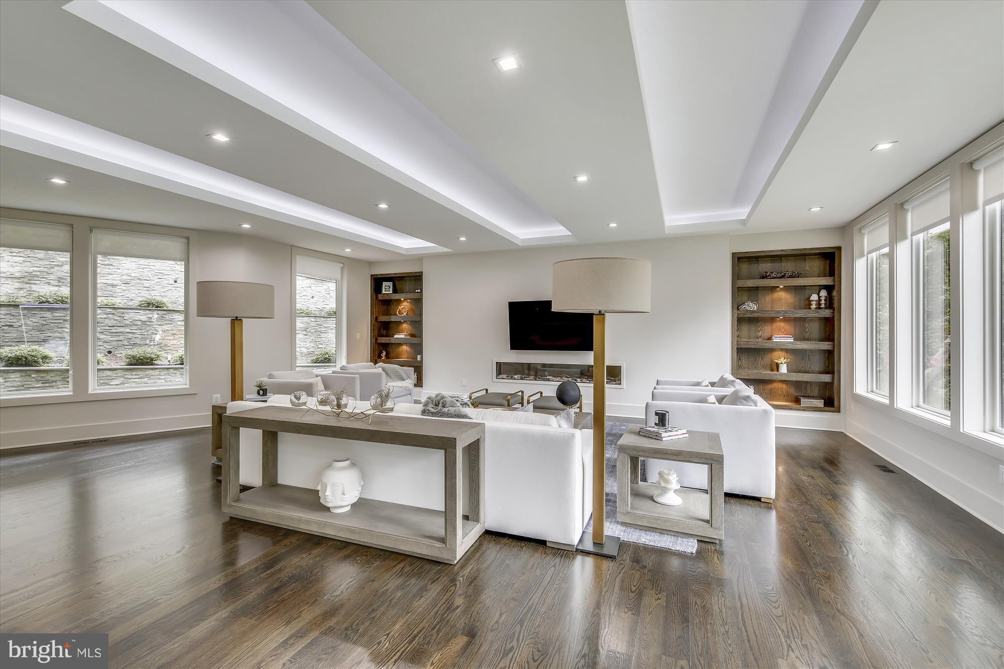 LEE HEIGHTS - Residential