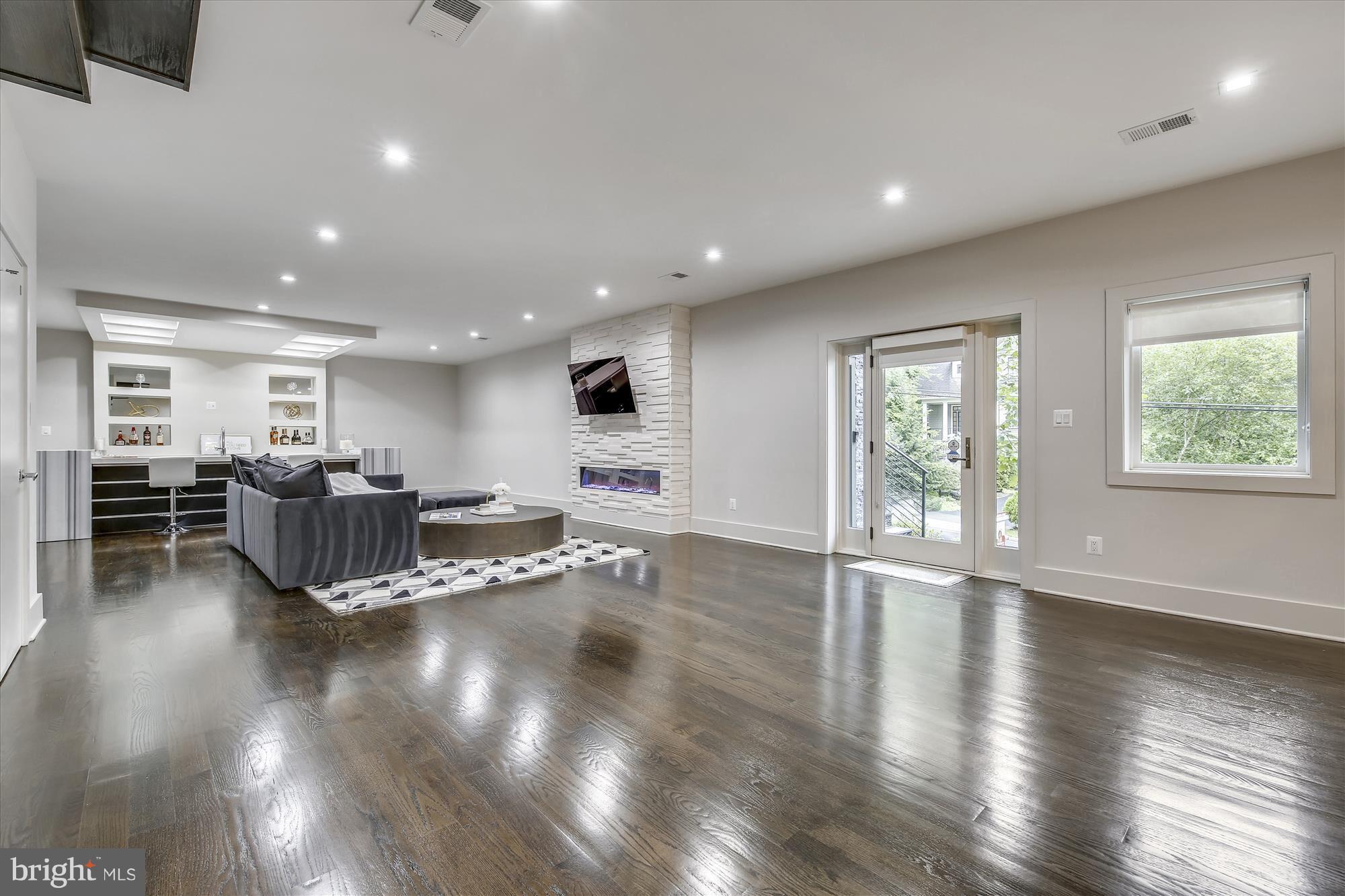 LEE HEIGHTS - Residential