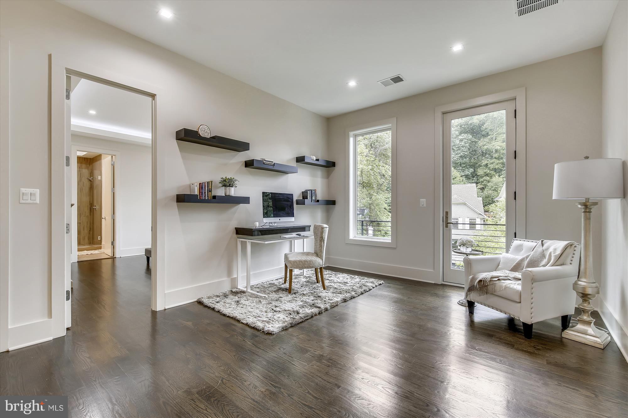 LEE HEIGHTS - Residential