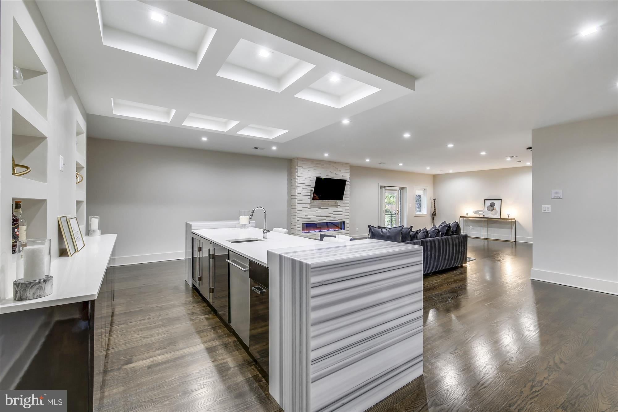 LEE HEIGHTS - Residential