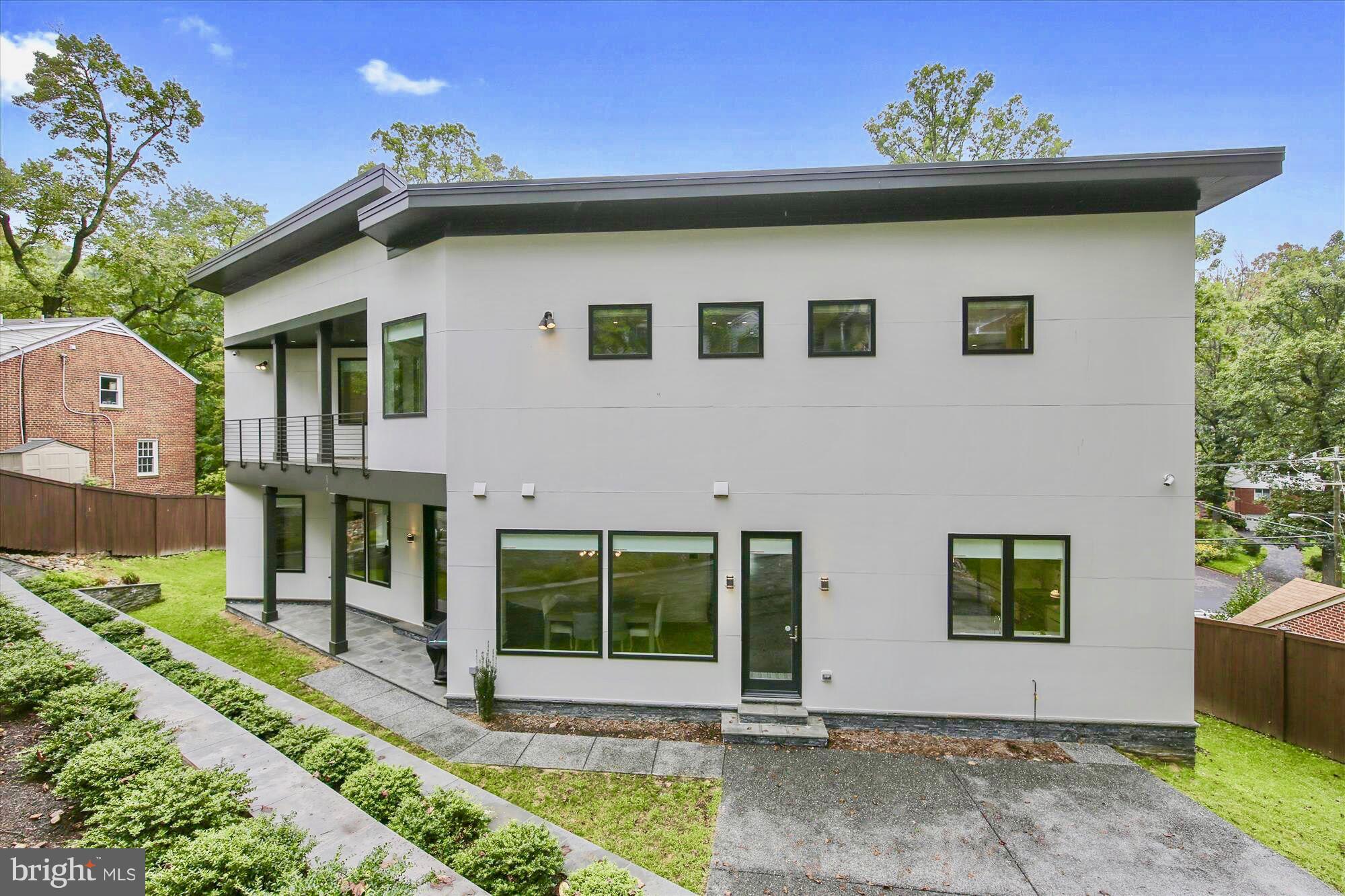 LEE HEIGHTS - Residential