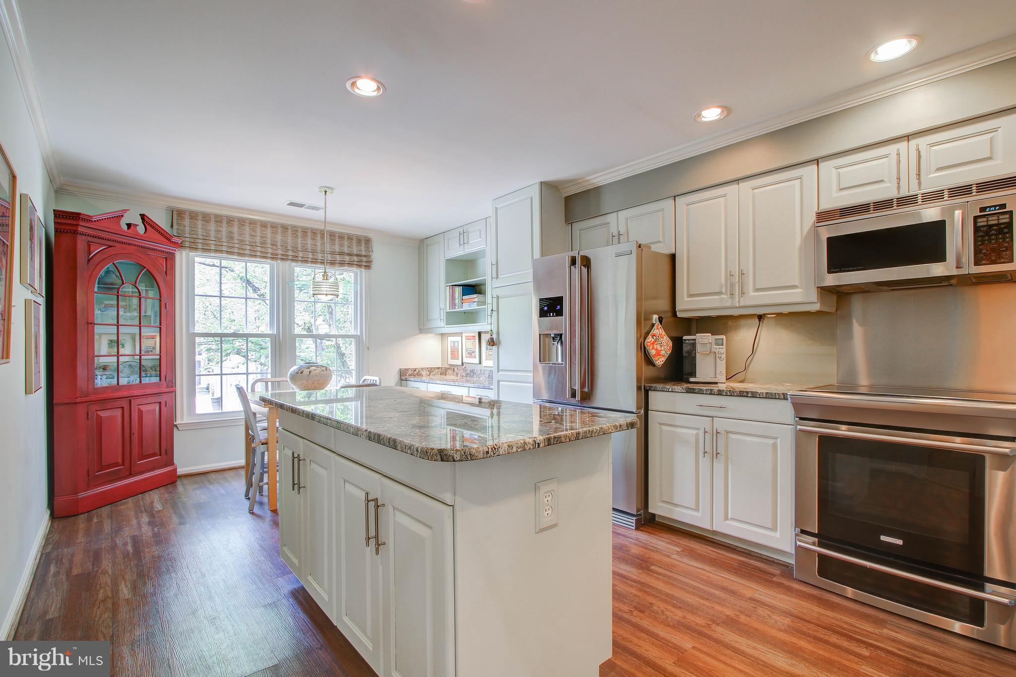 LUXBERRY COURTS - Residential