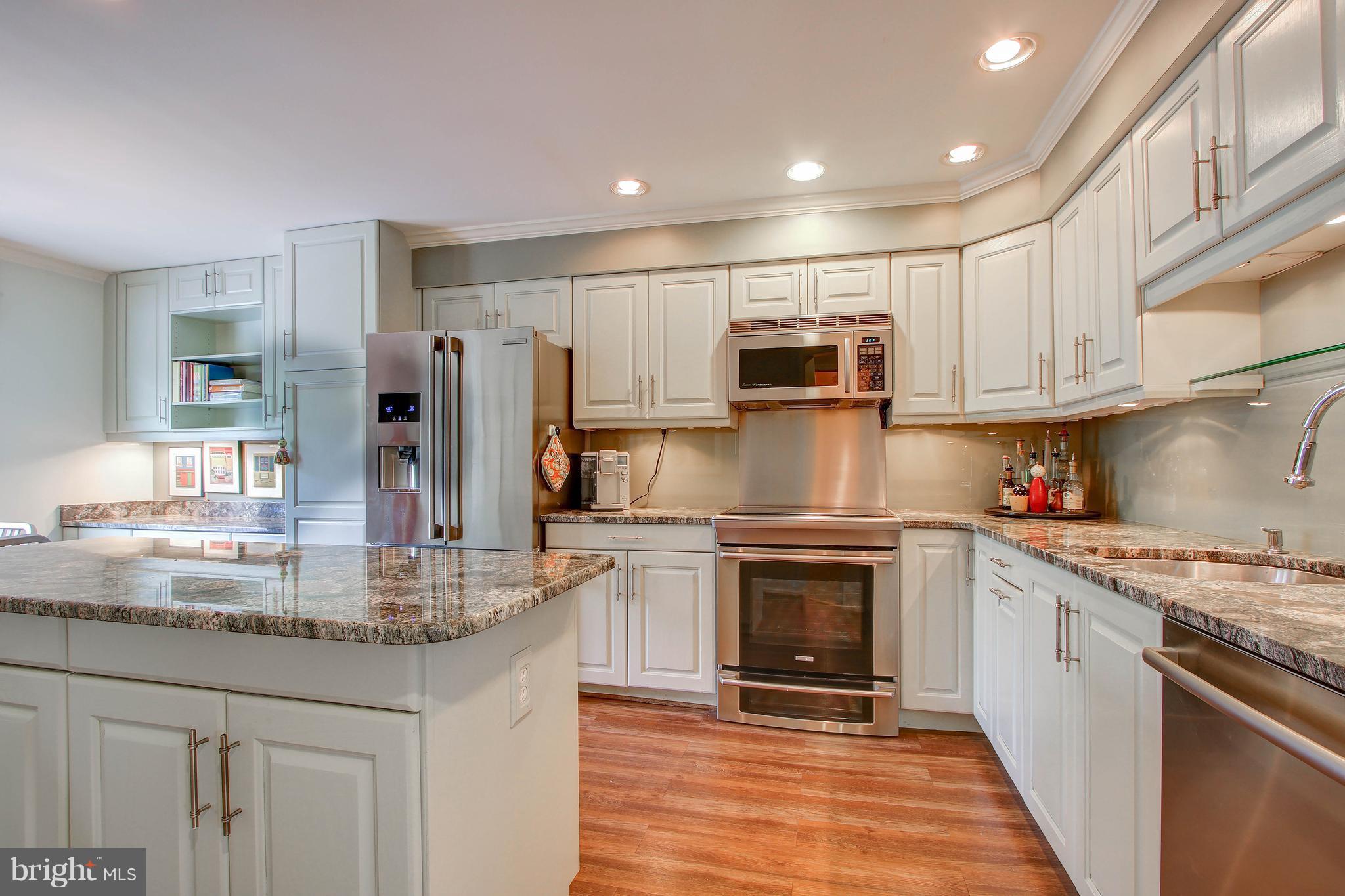 LUXBERRY COURTS - Residential