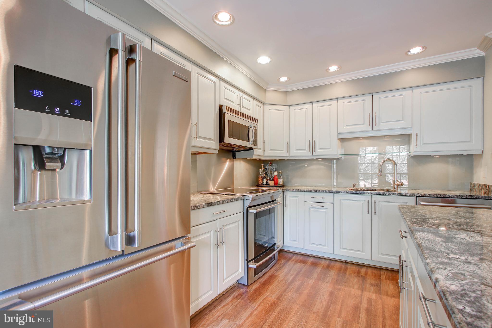 LUXBERRY COURTS - Residential