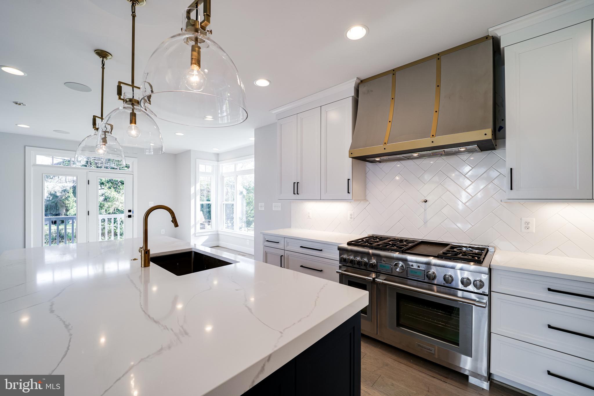 COLLINGWOOD MANOR - Residential