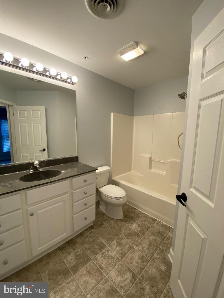 EASTON CLUB - Residential Lease