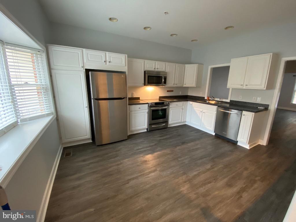 EASTON CLUB - Residential Lease