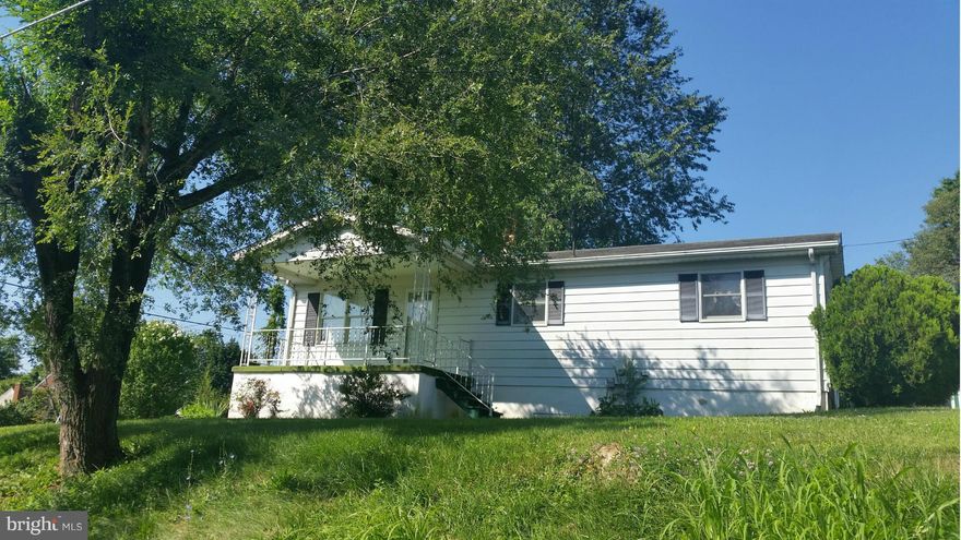 2 bedroom, 1 bath home on corner lot conveniently located within walking distance to downtown Woodstock.  Carport has been turned in to sun room.  All appliances convey. Property selling As-Is.