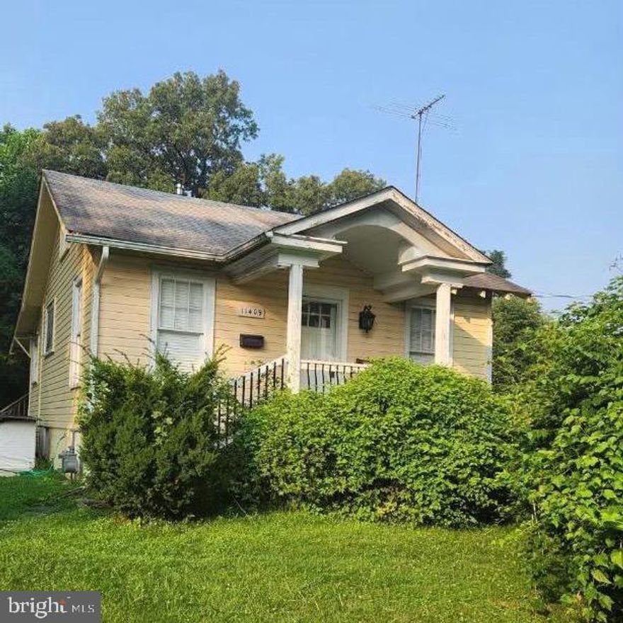 Welcome to 11409 Mapleview Drive. This cottage is located on2/3 of an acre lot. Property has wood and tile floors.  Additionally, the bathroom has been updated.  Located close to schools, shopping, dining and public transportation. An investor's delight.