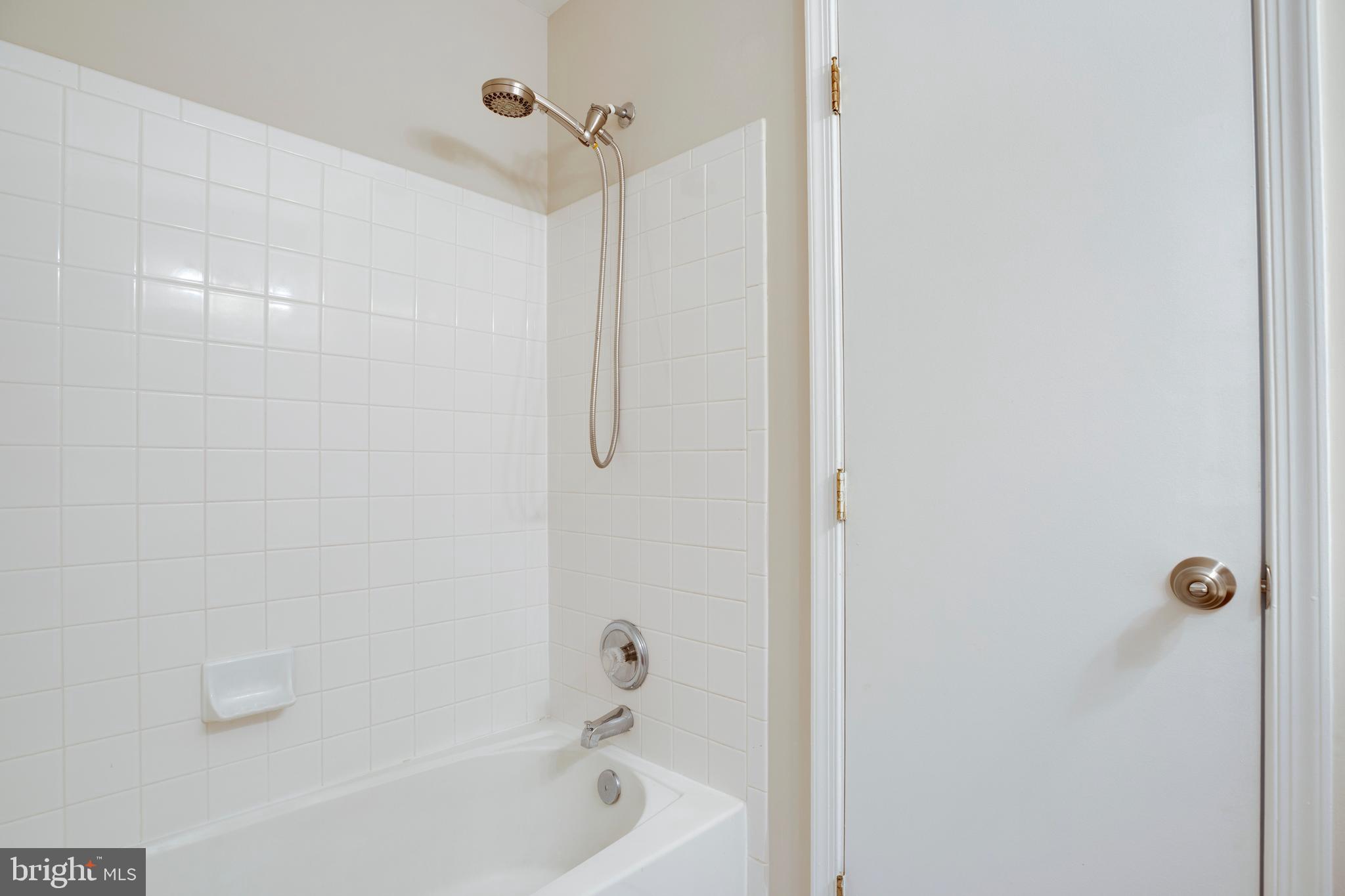 CENTRE RIDGE LAND BAY - Residential