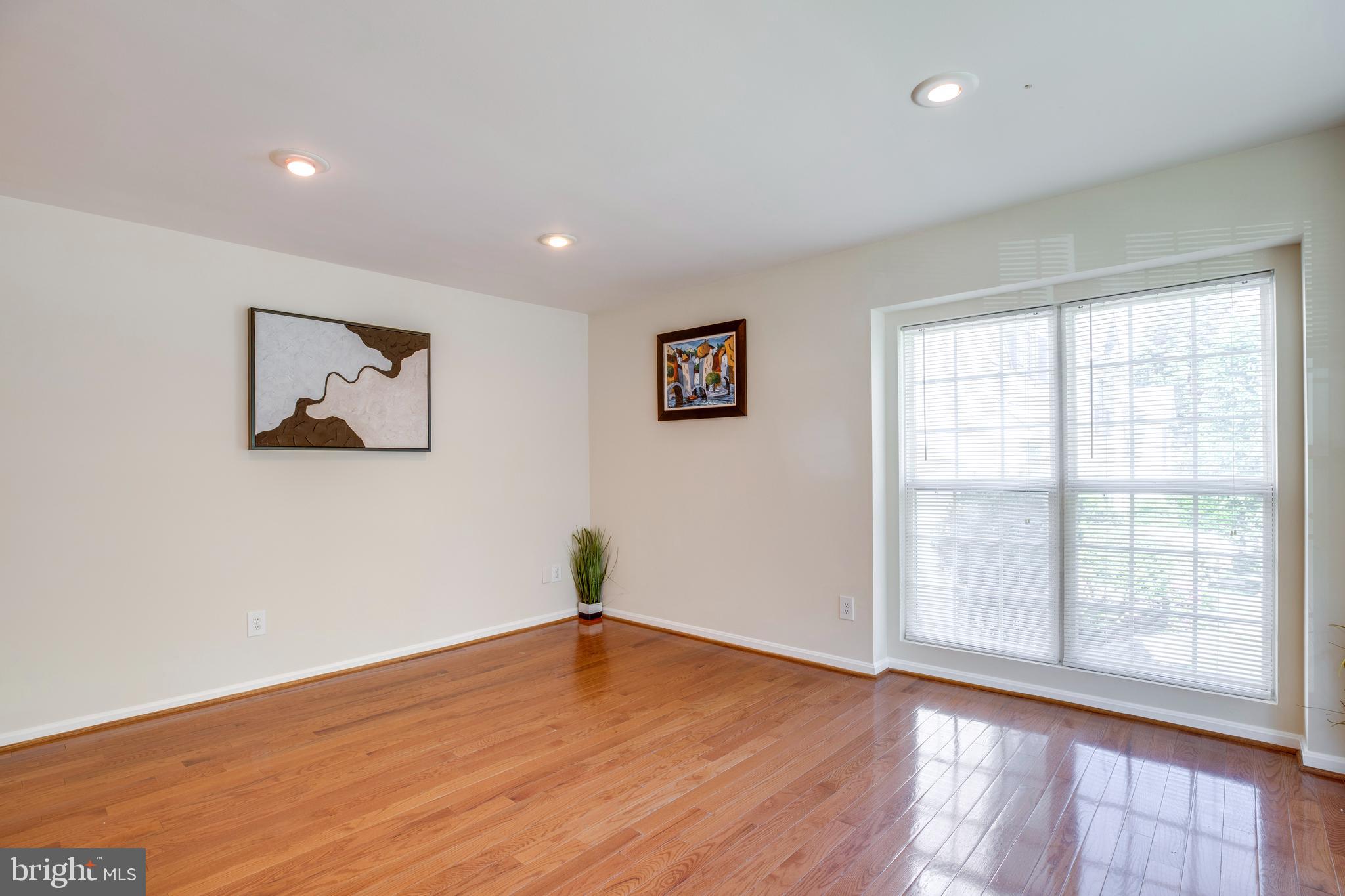 CENTRE RIDGE LAND BAY - Residential