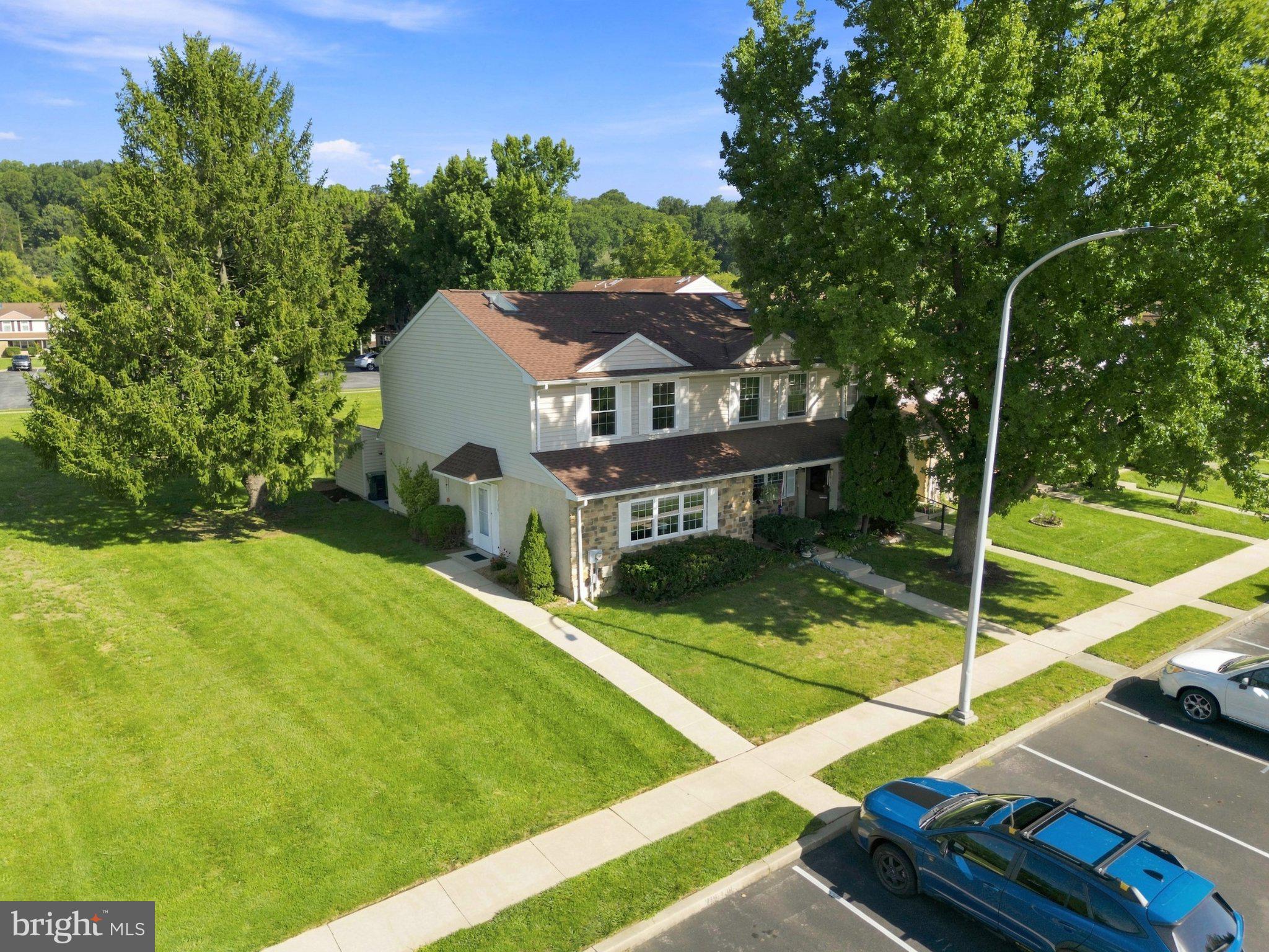 736 SPRINGFIELD COURT