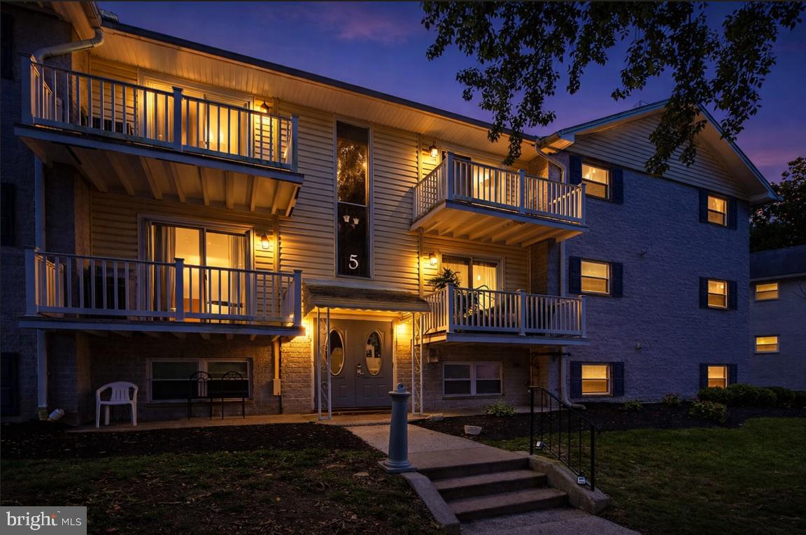 WARREN LODGE CONDOMINIUMS - Residential Lease