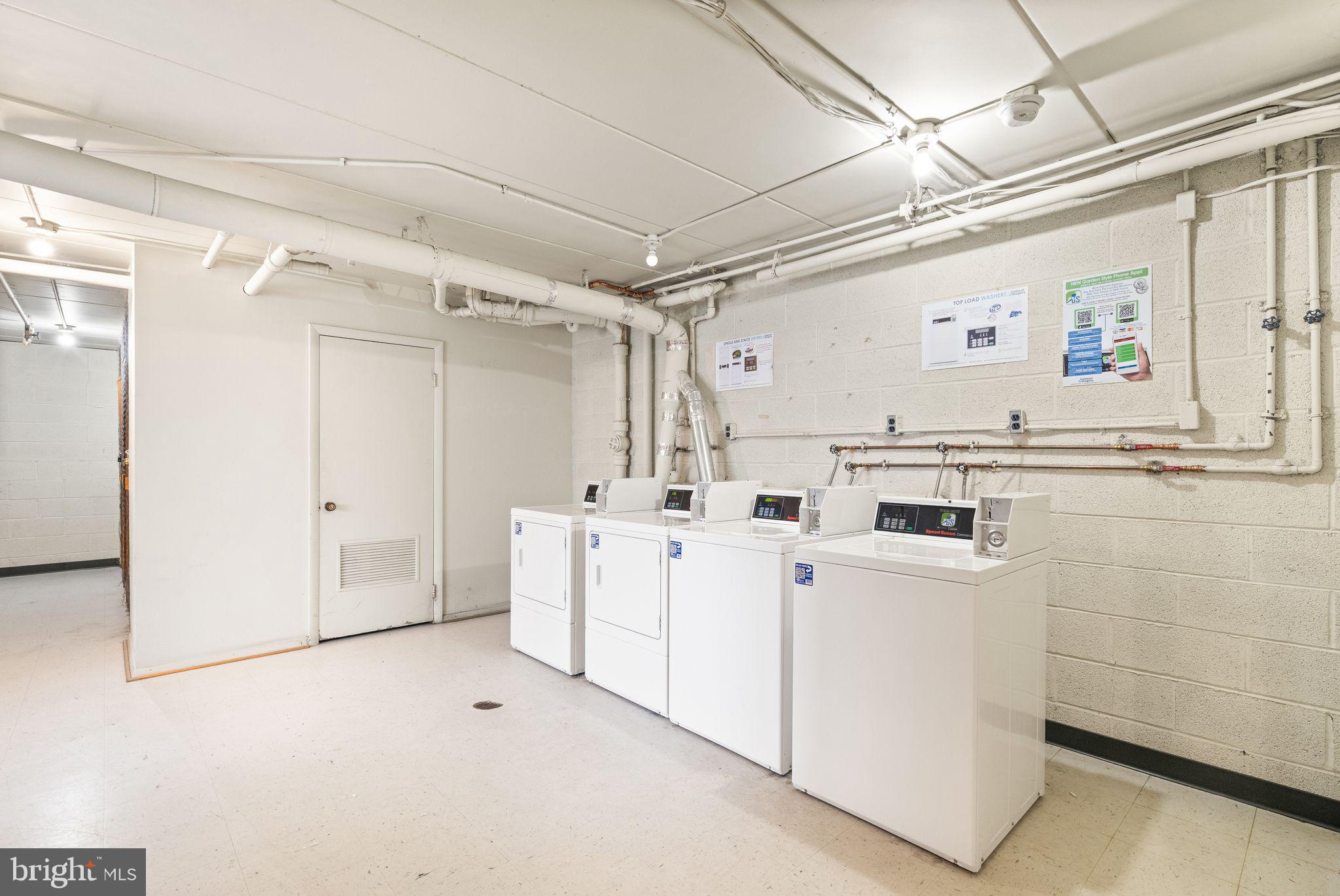 COUNTRY CLUB GREEN - Residential